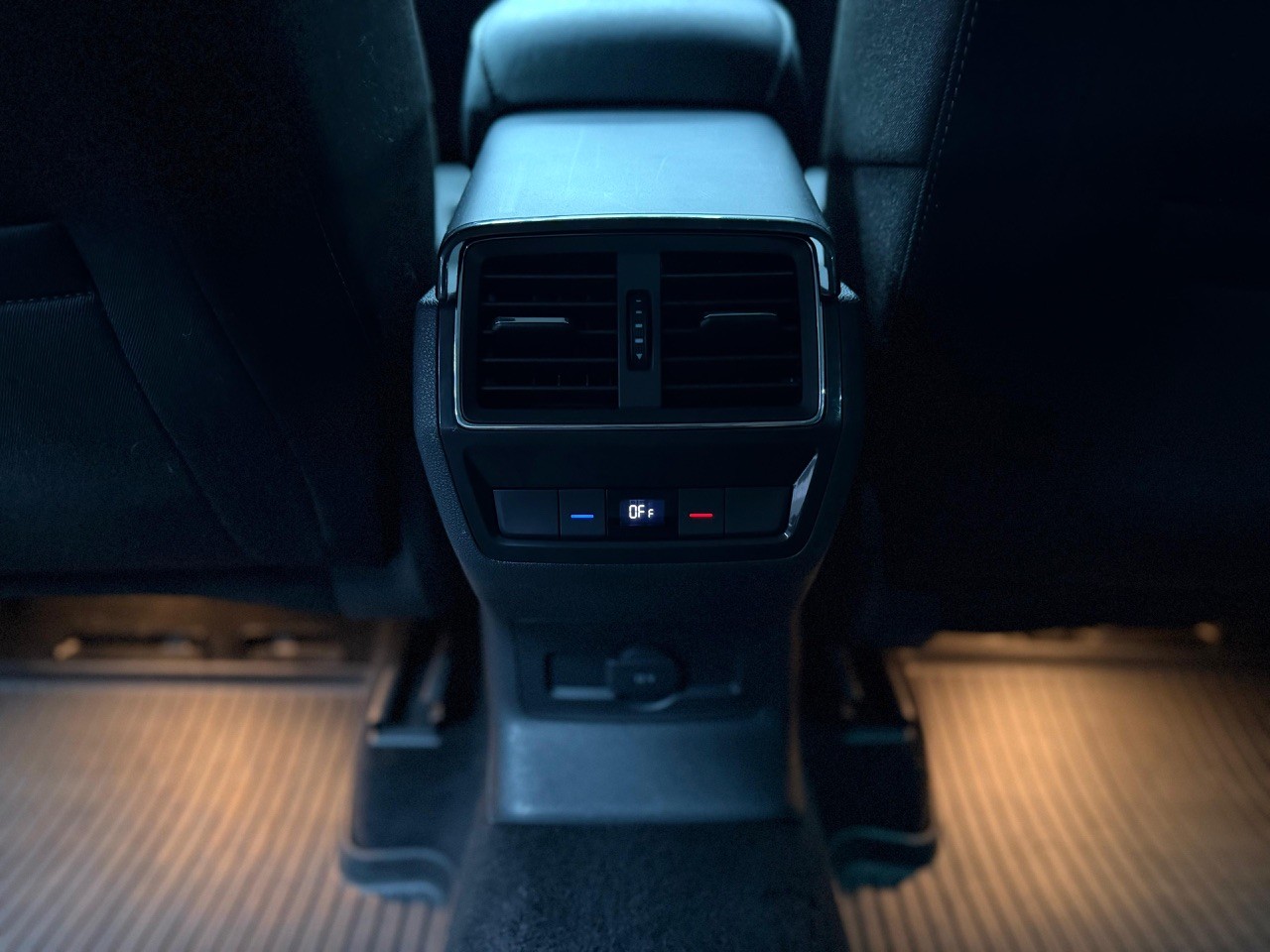 SKODA Kodiaq 1.5 TSI ACT Ambition | AHK 1.8T | Rückfahrkamera-image-19