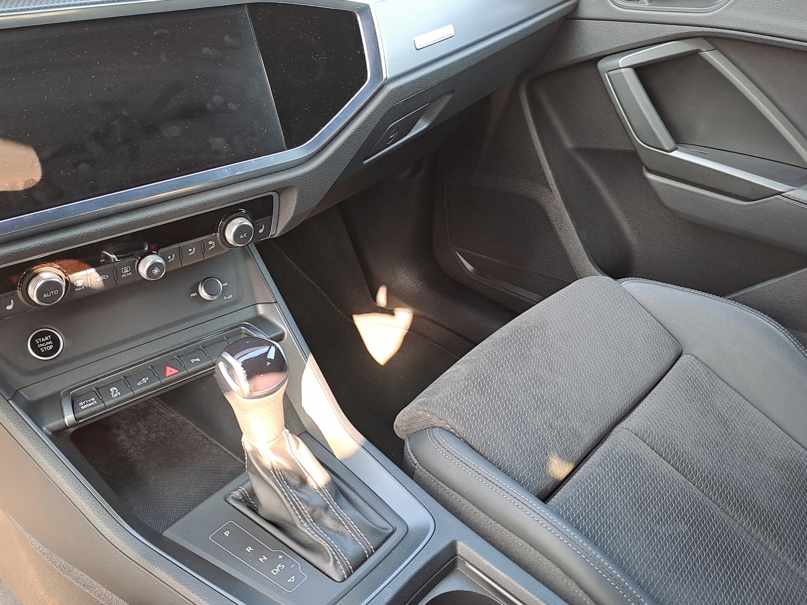 AUDI Q3 Sportback 45 TFSI e S line S-tronic-image-10