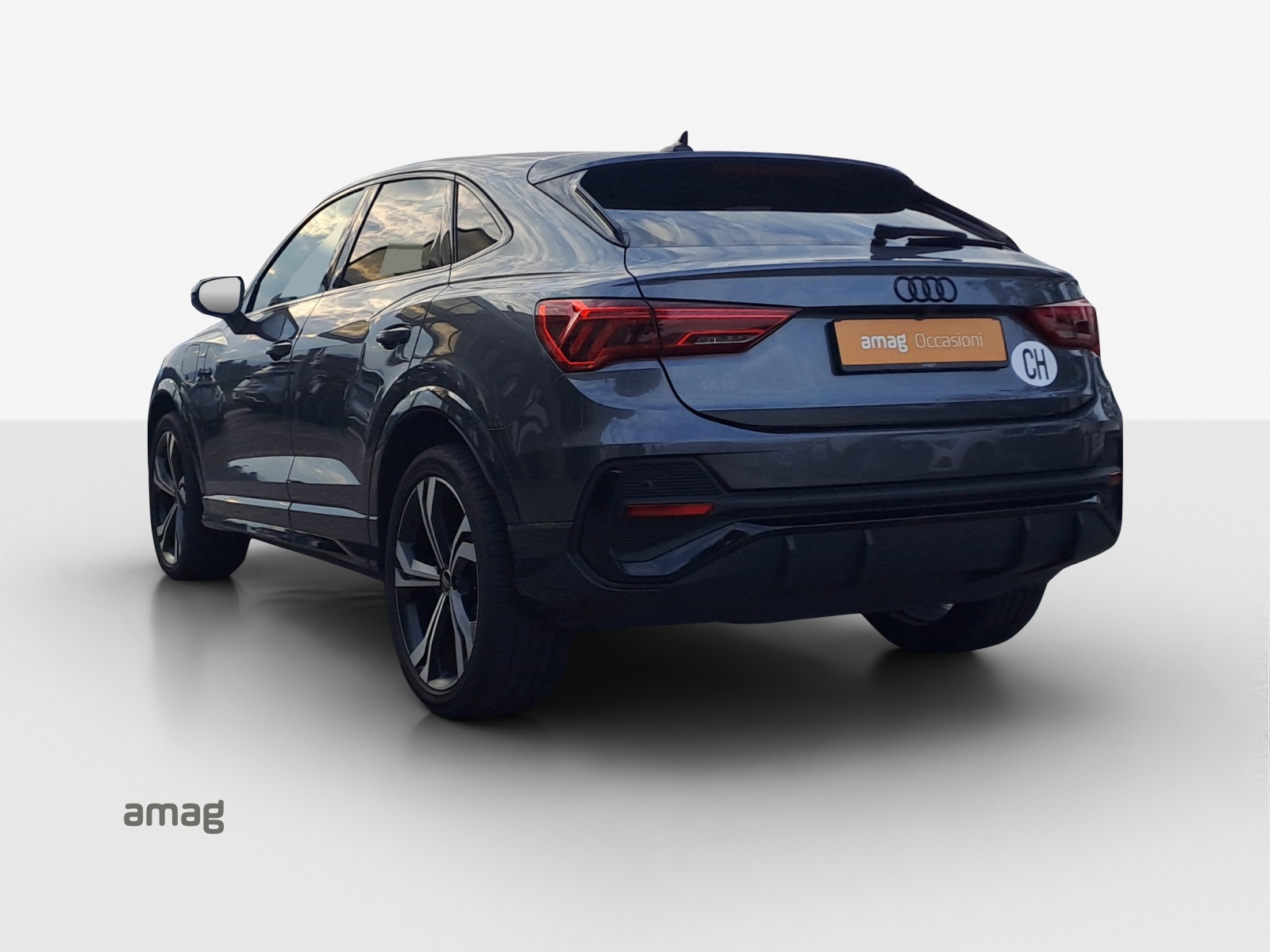 AUDI Q3 Sportback 45 TFSI e S line S-tronic-image-2