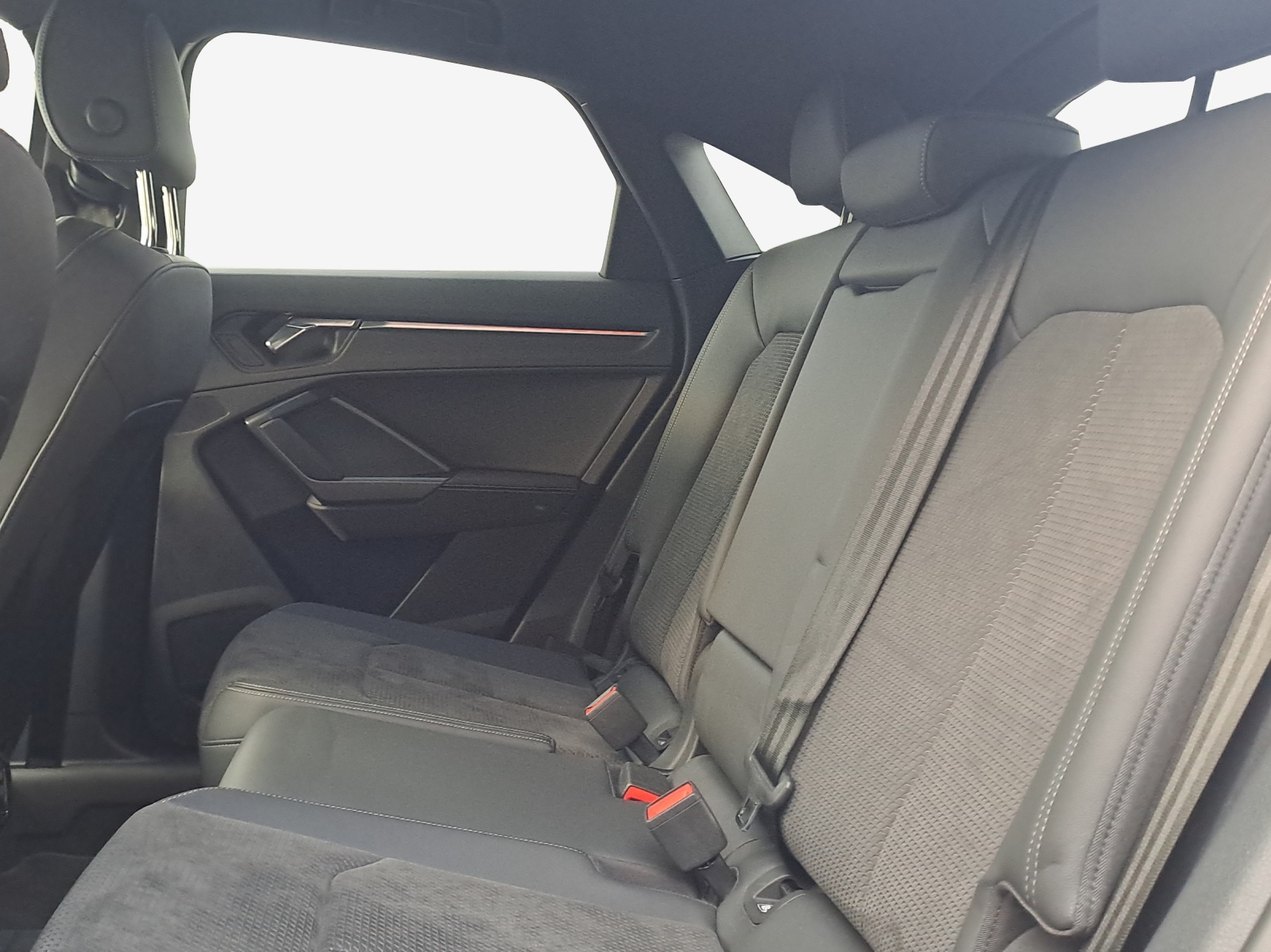 AUDI Q3 Sportback 45 TFSI e S line S-tronic-image-11