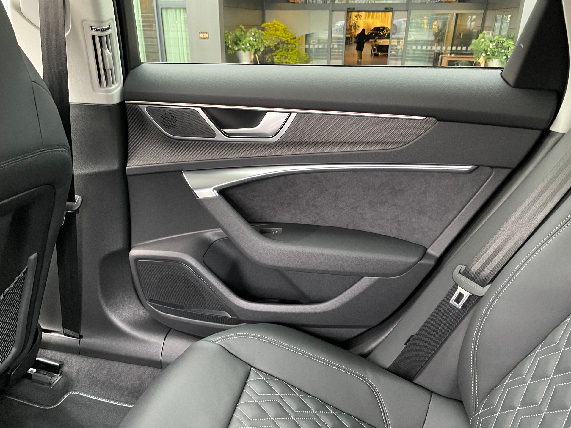 AUDI A6 Avant 55 TFSIe Sport quattro S-tronic-image-16