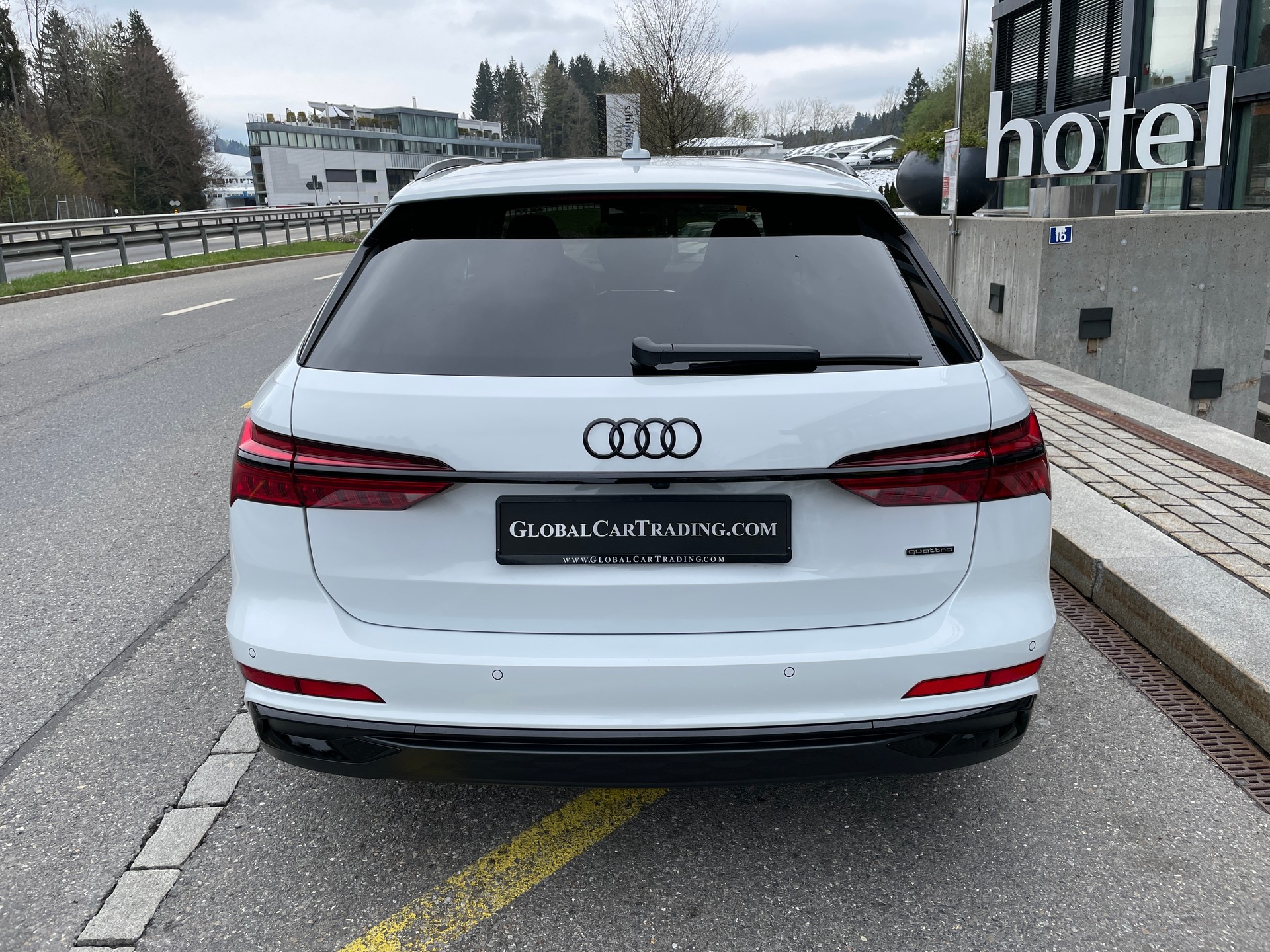 AUDI A6 Avant 55 TFSIe Sport quattro S-tronic-image-5