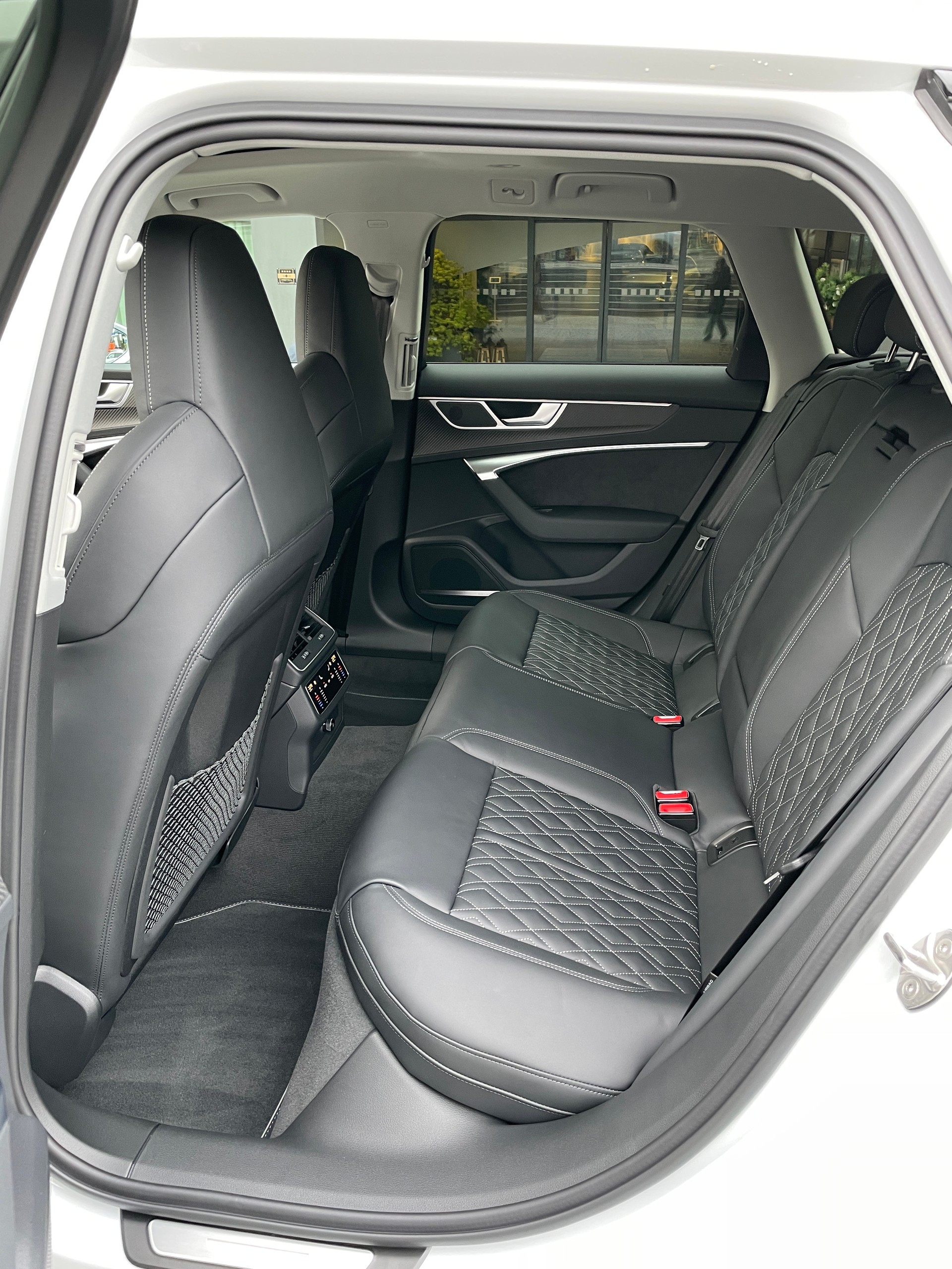 AUDI A6 Avant 55 TFSIe Sport quattro S-tronic-image-15
