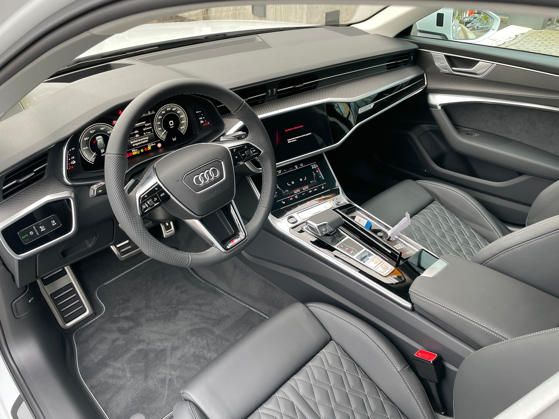 AUDI A6 Avant 55 TFSIe Sport quattro S-tronic-image-10