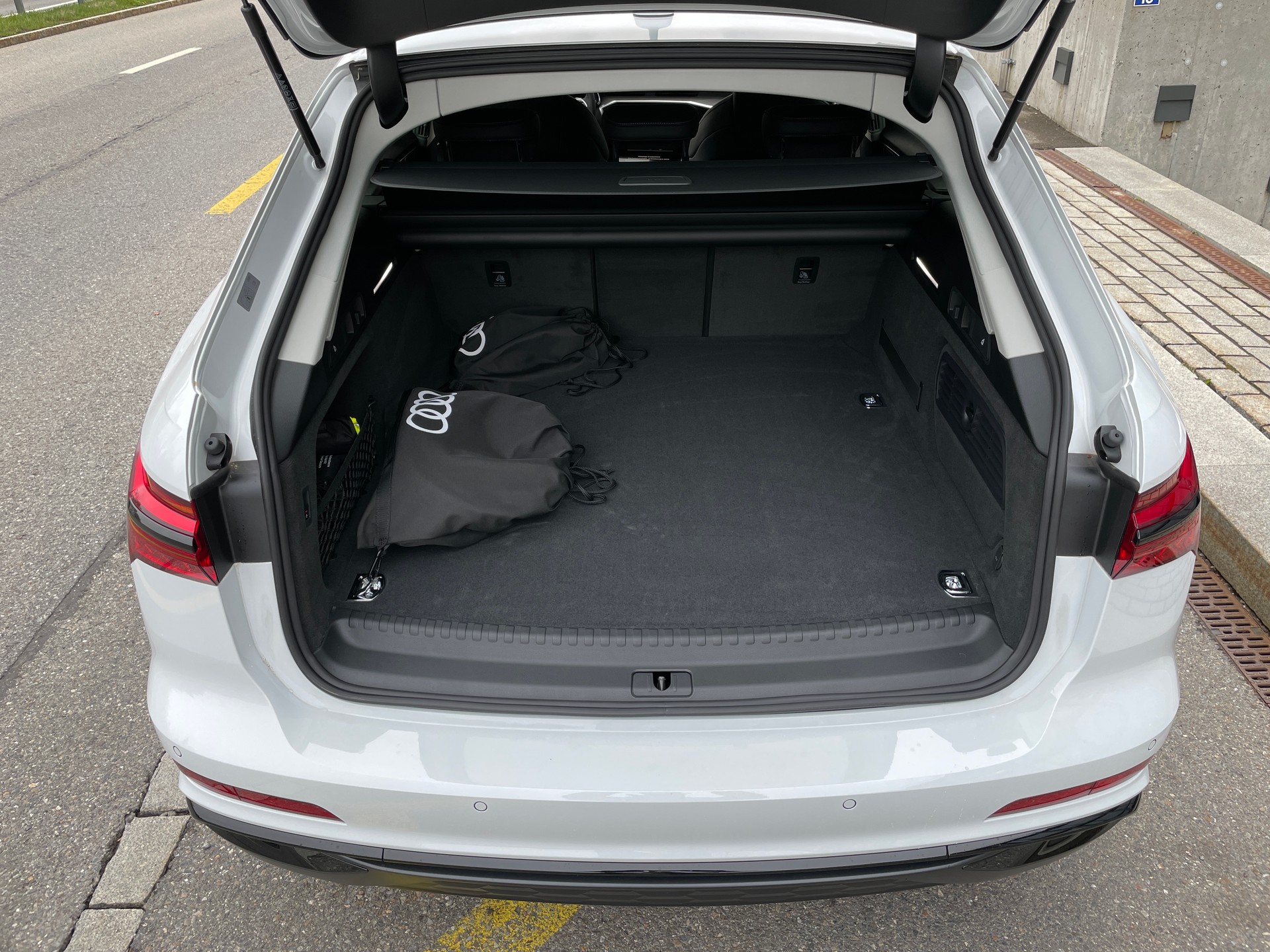 AUDI A6 Avant 55 TFSIe Sport quattro S-tronic-image-6