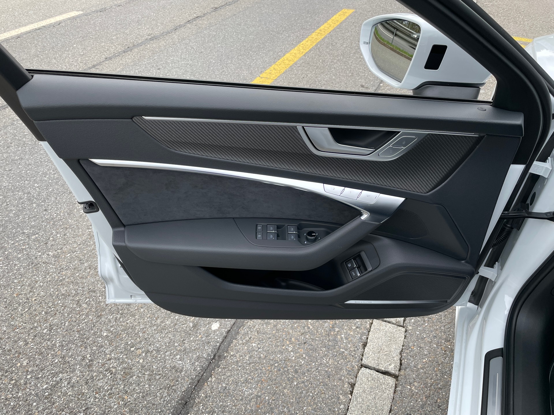AUDI A6 Avant 55 TFSIe Sport quattro S-tronic-image-11