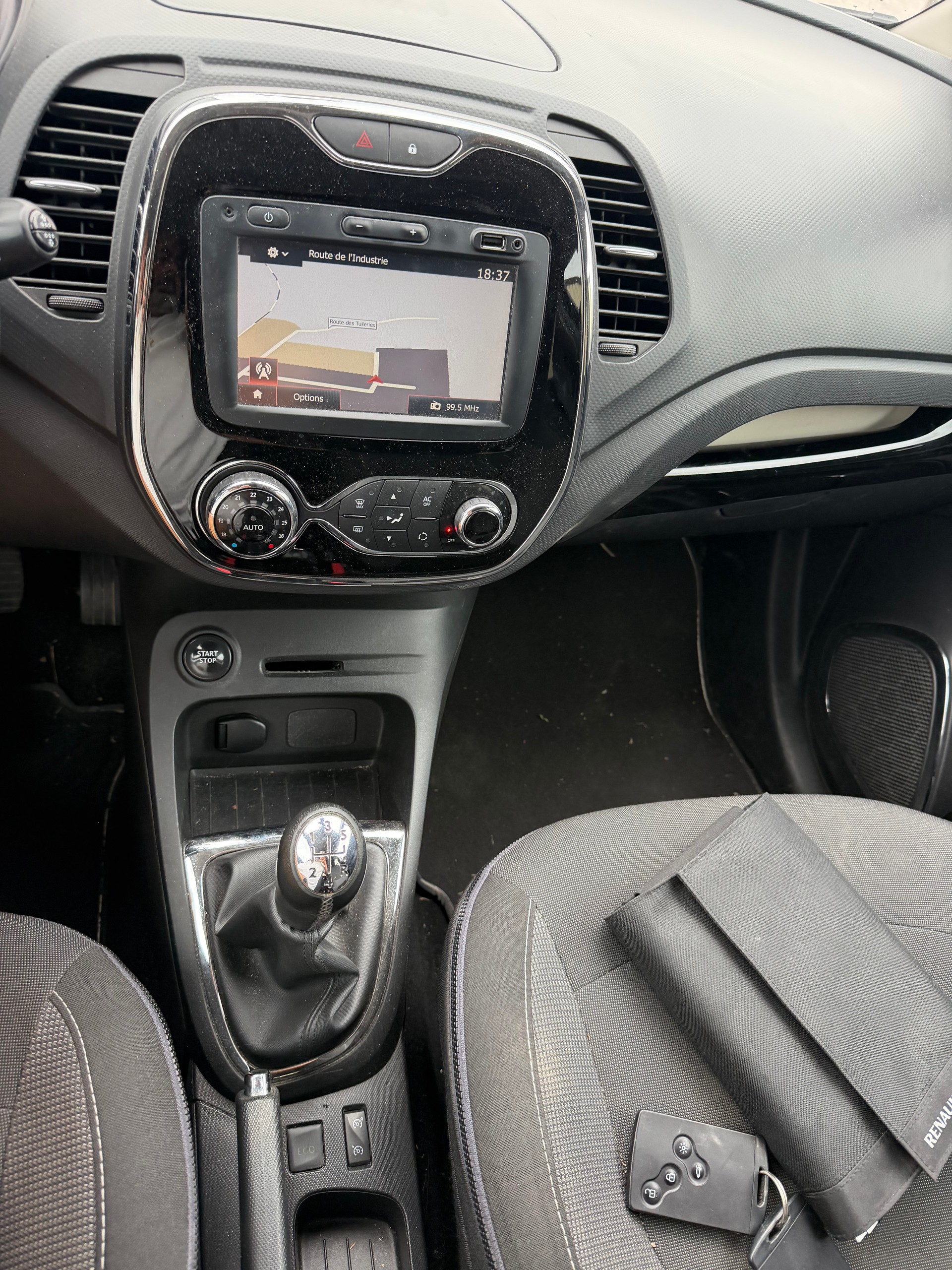 RENAULT Captur 0.9 12V Privilège-image-12