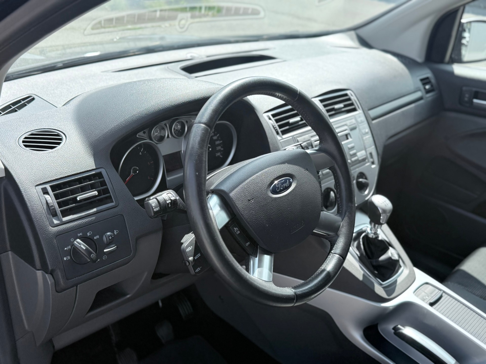 FORD Kuga 2.0 TDCi Carving 4WD-image-16