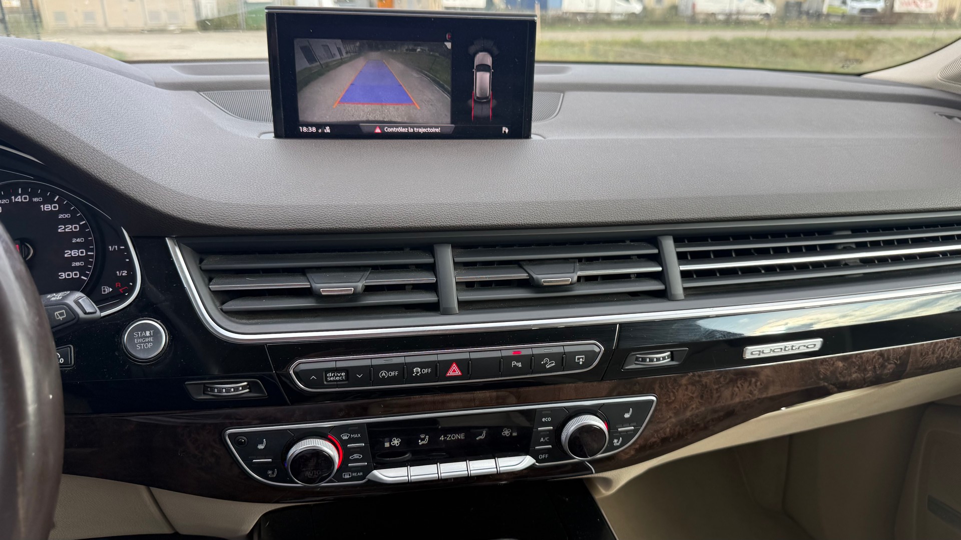 AUDI Q7 3.0 TDI-image-15