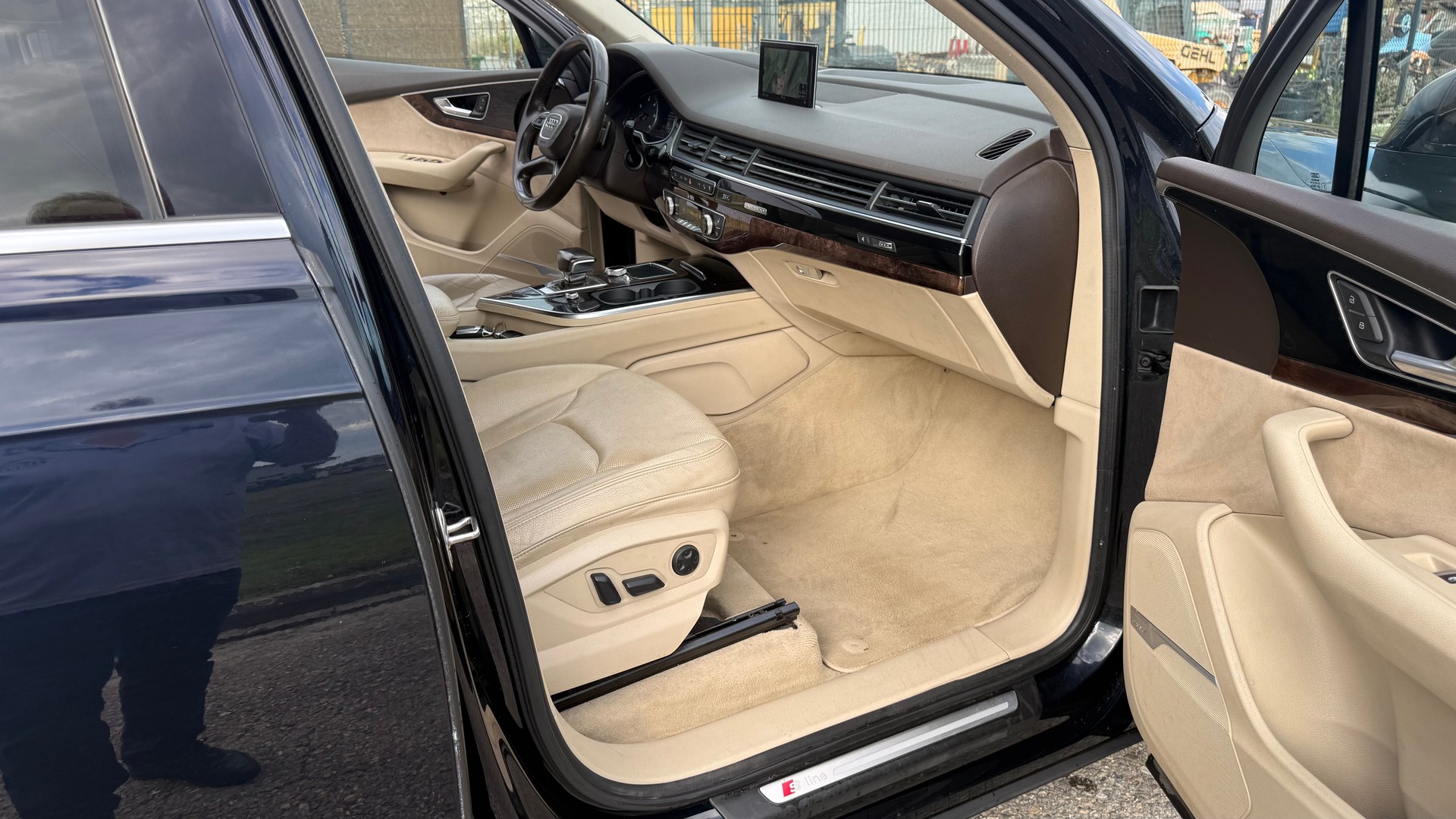 AUDI Q7 3.0 TDI-image-9