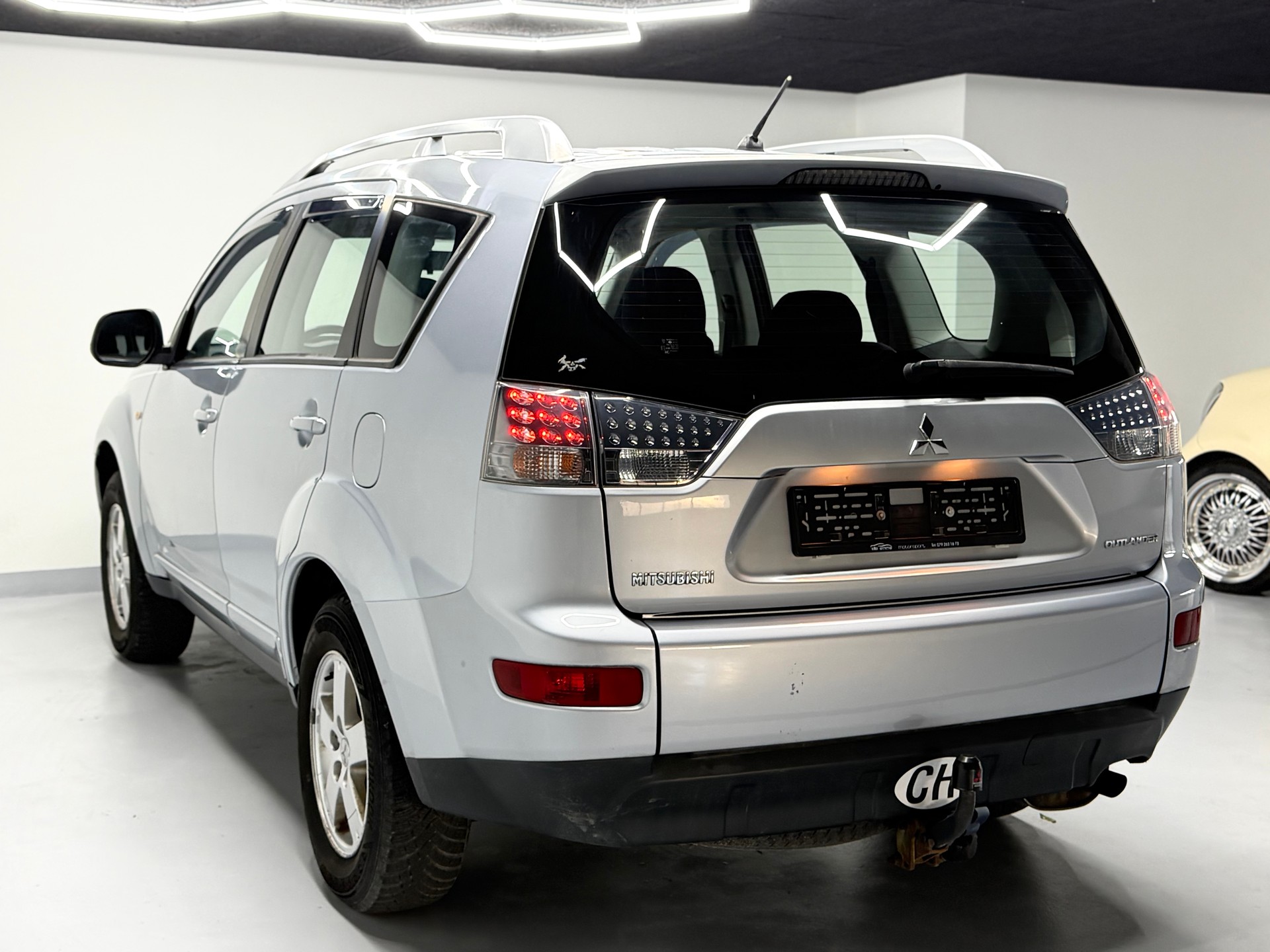 MITSUBISHI Outlander 2.4 Invite 4WD CVT-image-5