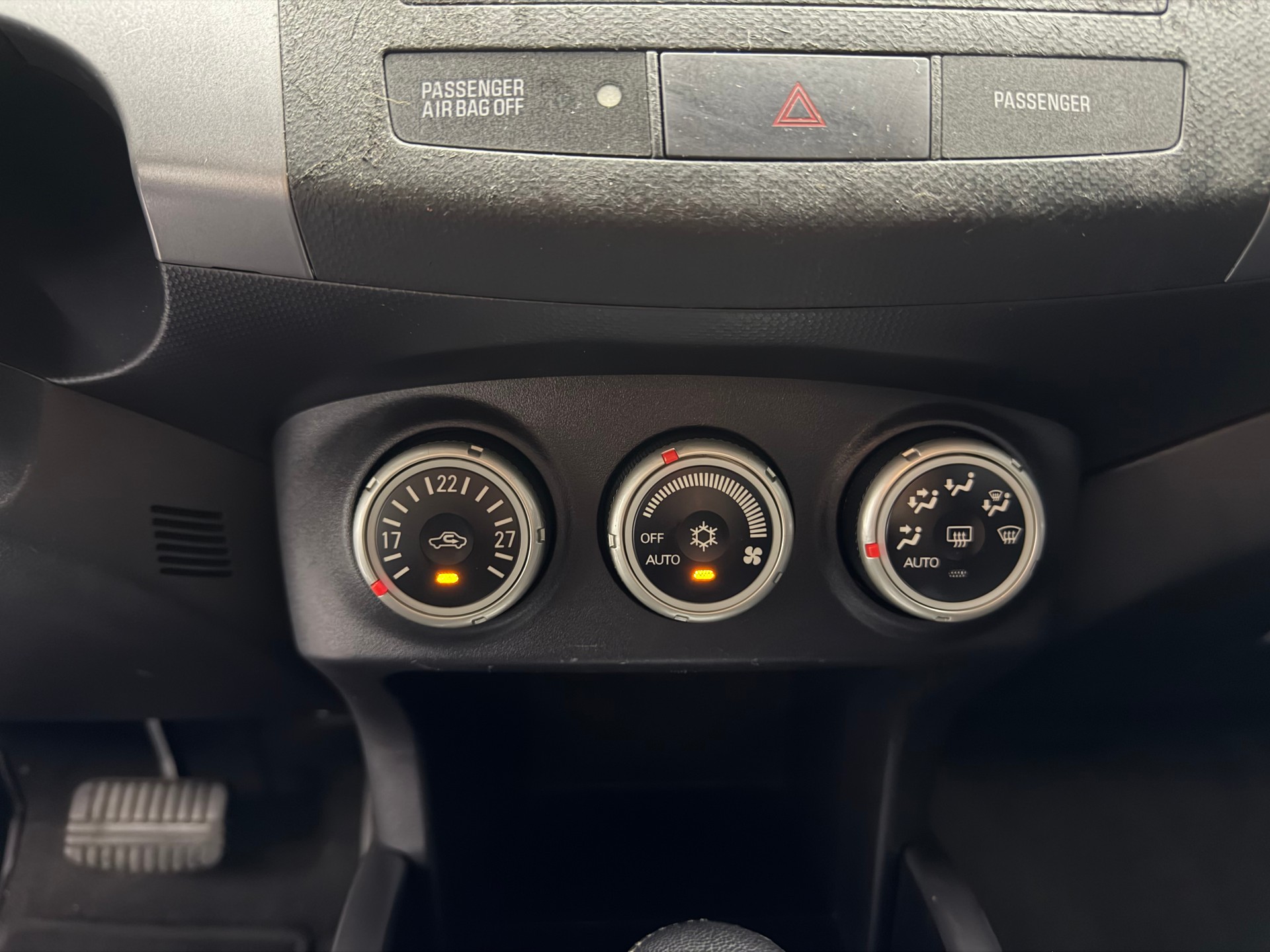 MITSUBISHI Outlander 2.4 Invite 4WD CVT-image-17