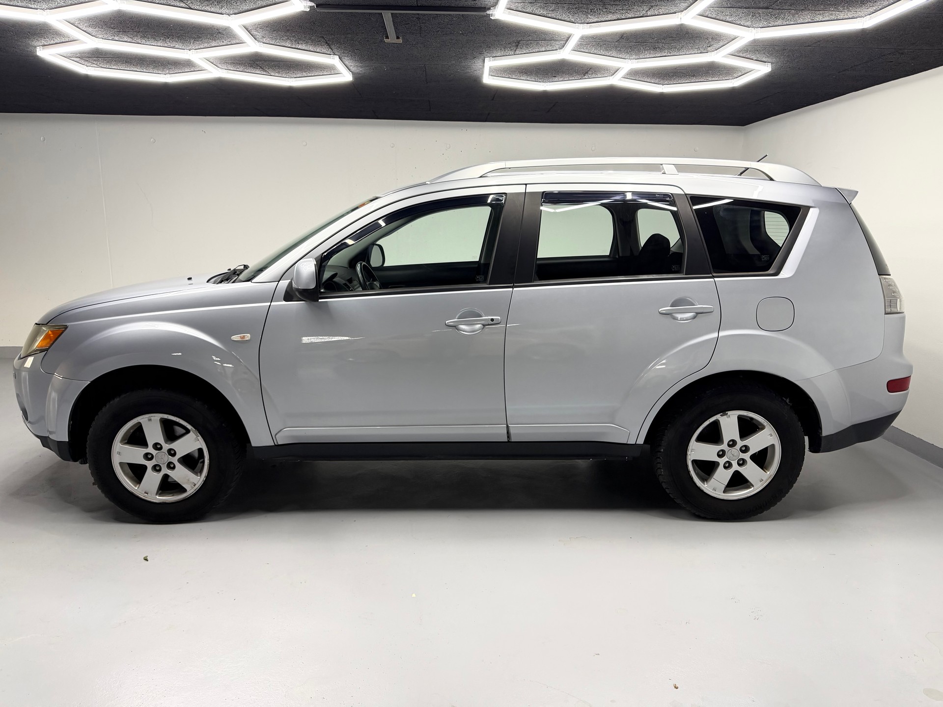 MITSUBISHI Outlander 2.4 Invite 4WD CVT-image-6