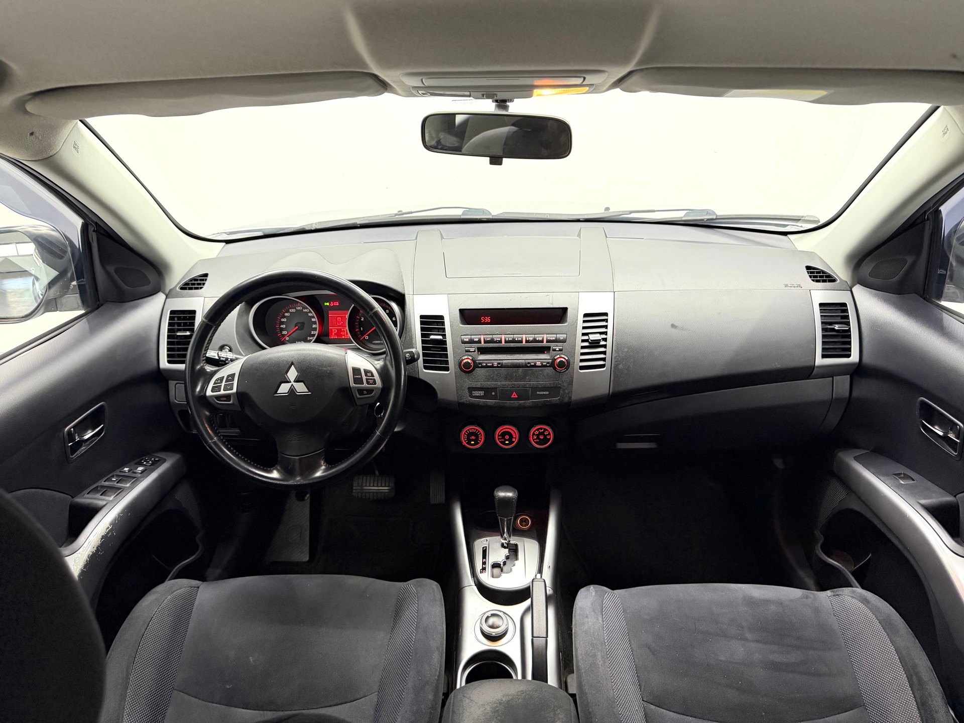 MITSUBISHI Outlander 2.4 Invite 4WD CVT-image-9