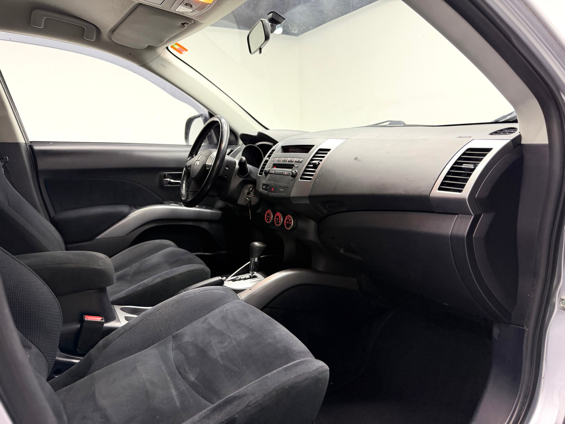 MITSUBISHI Outlander 2.4 Invite 4WD CVT-image-10