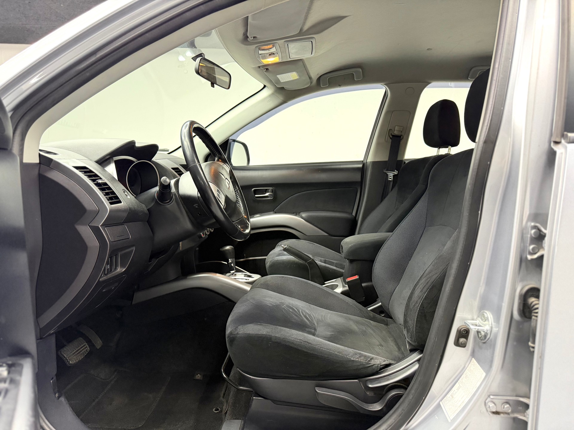 MITSUBISHI Outlander 2.4 Invite 4WD CVT-image-7