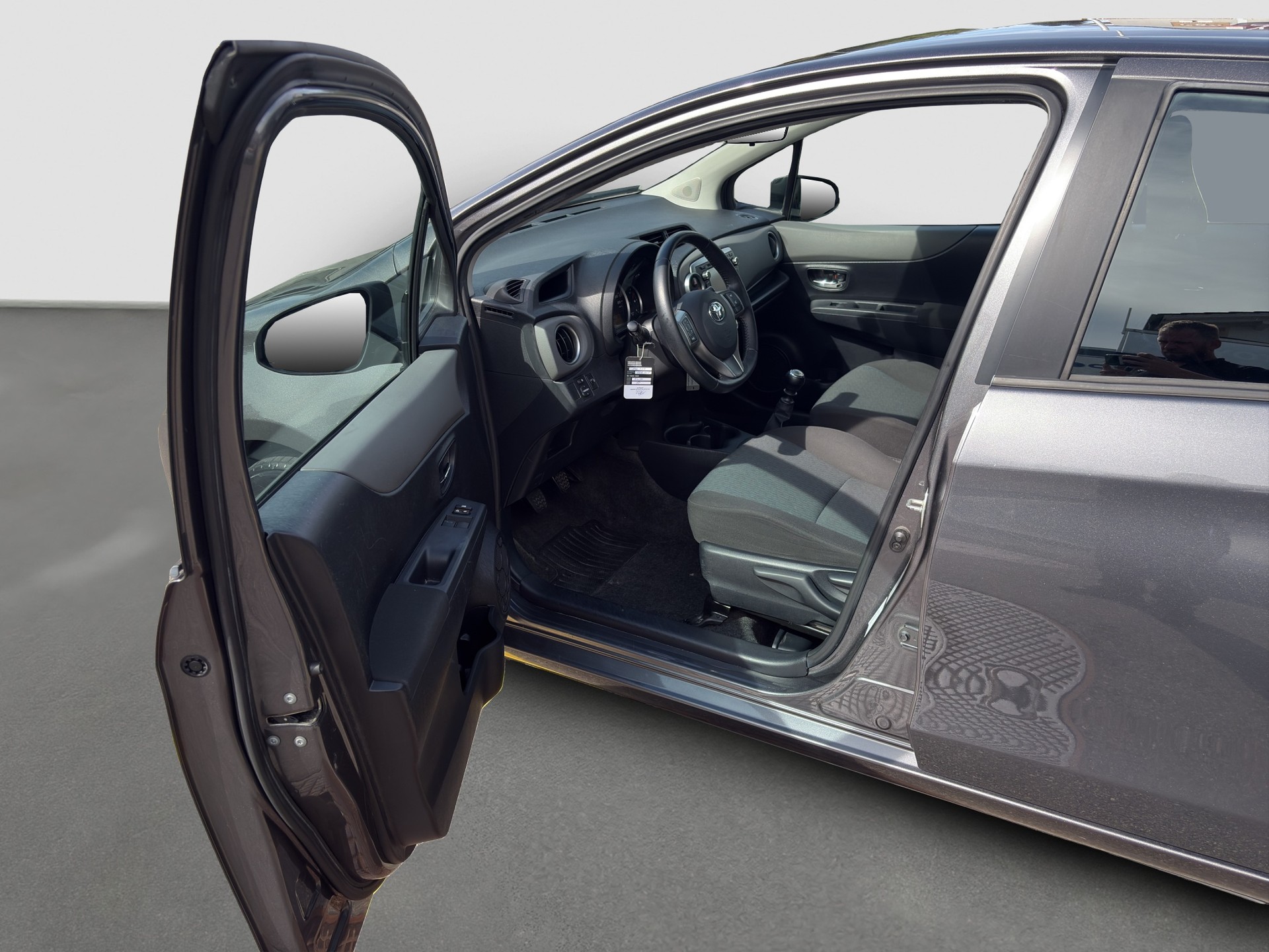 TOYOTA Yaris 1.33 Luna-image-16