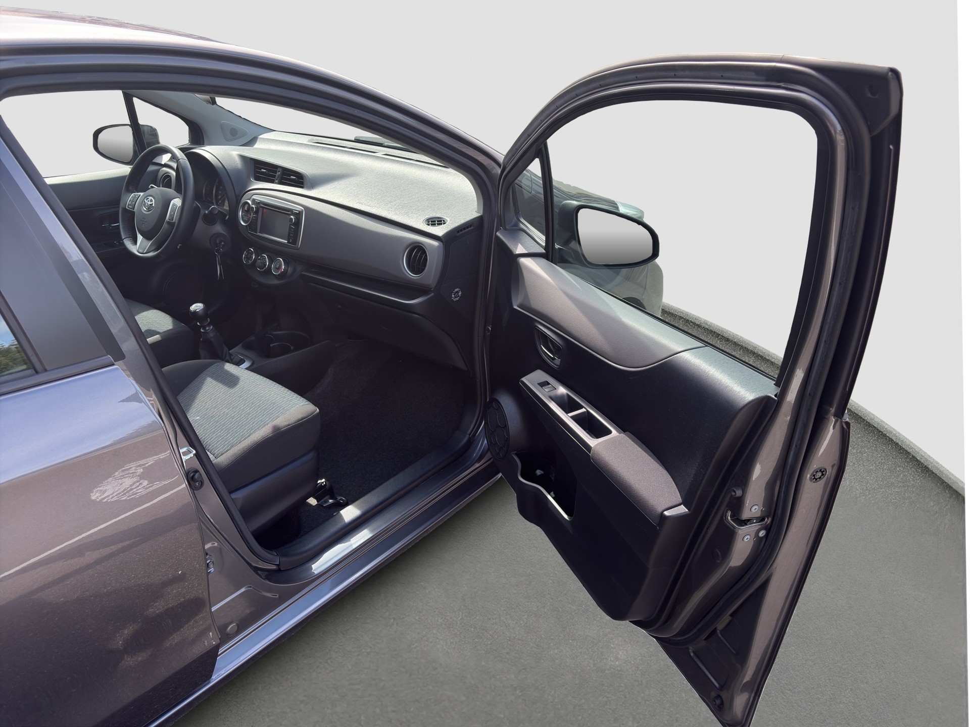 TOYOTA Yaris 1.33 Luna-image-17