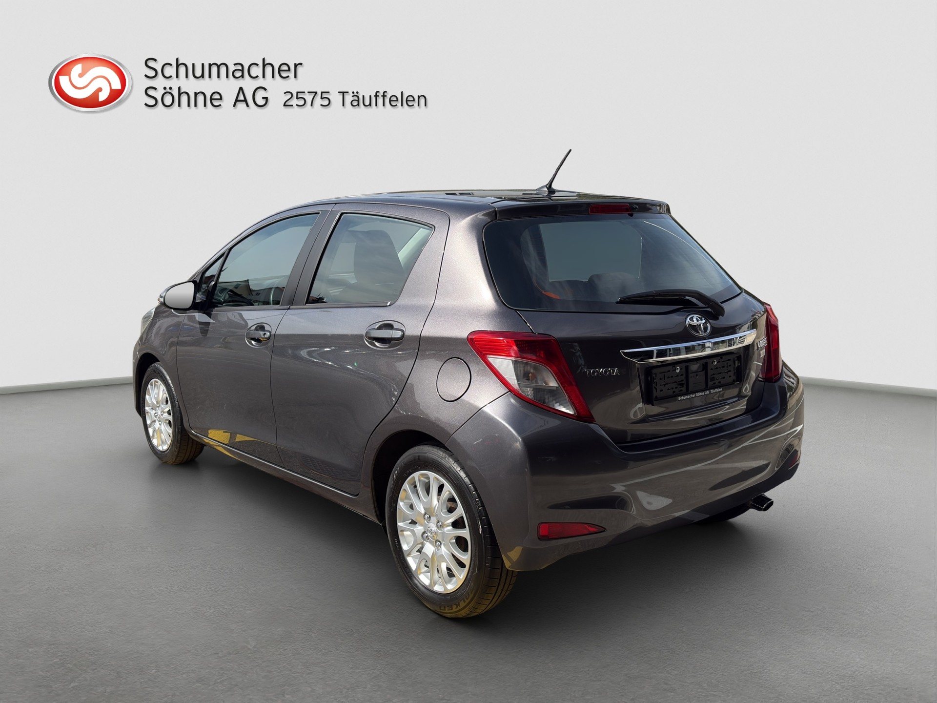 TOYOTA Yaris 1.33 Luna-image-2