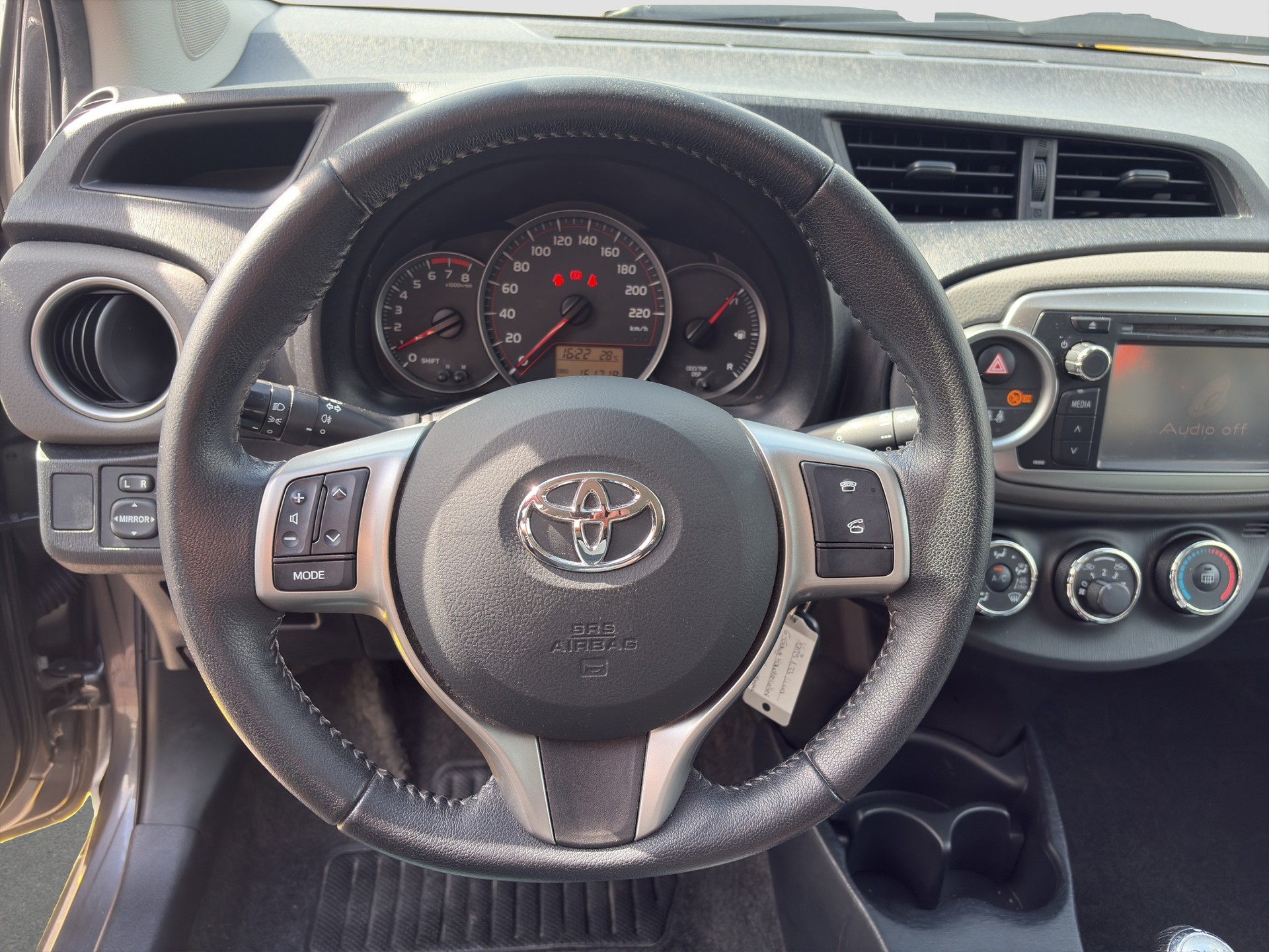TOYOTA Yaris 1.33 Luna-image-8
