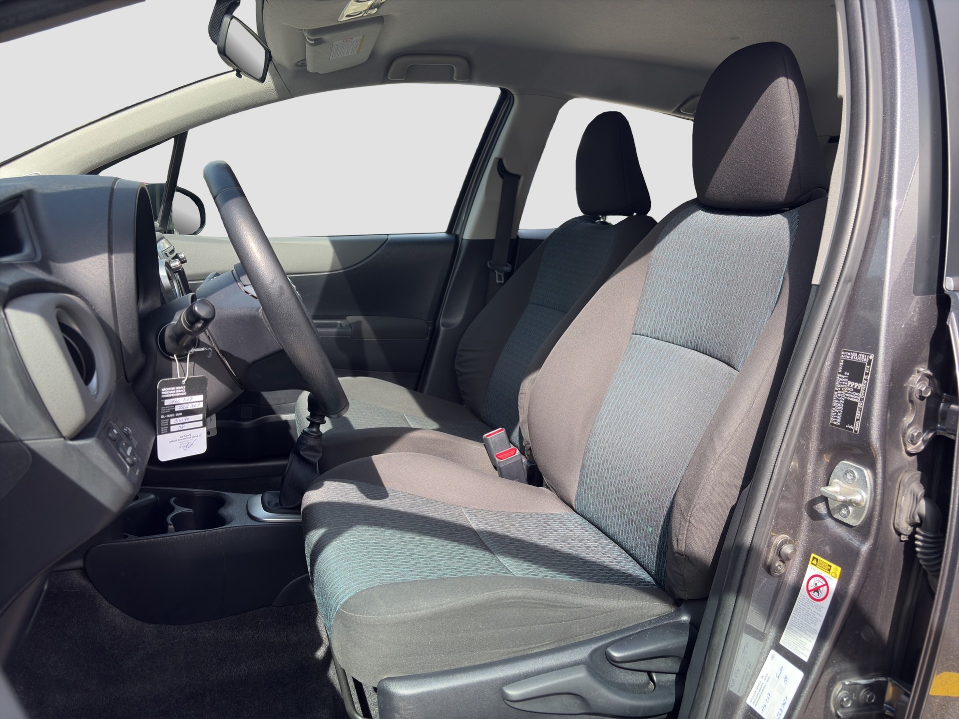 TOYOTA Yaris 1.33 Luna-image-7