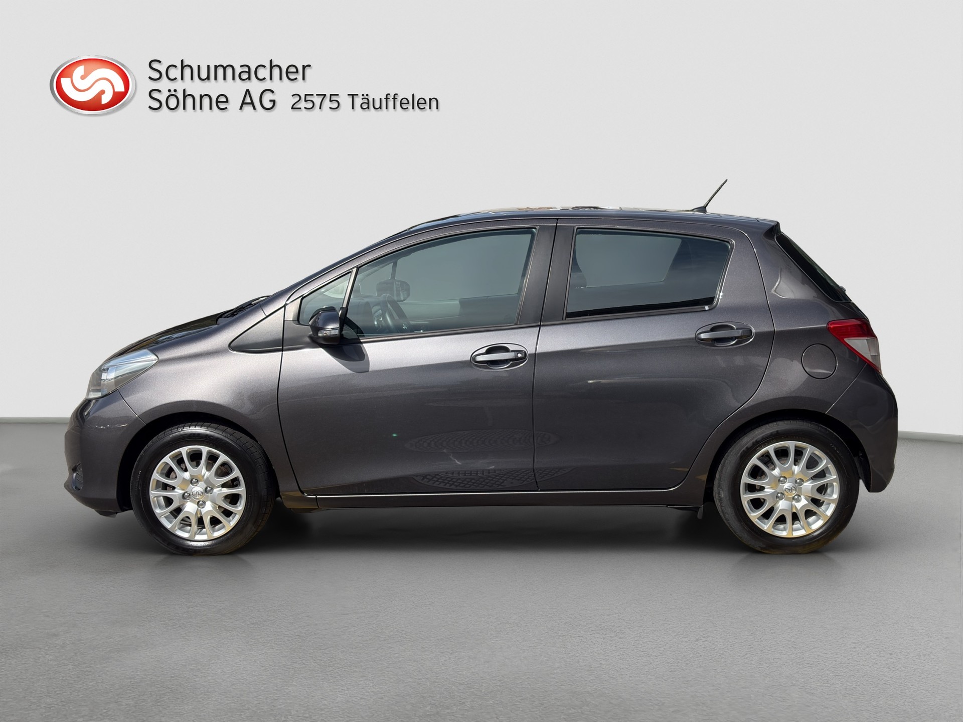 TOYOTA Yaris 1.33 Luna-image-1