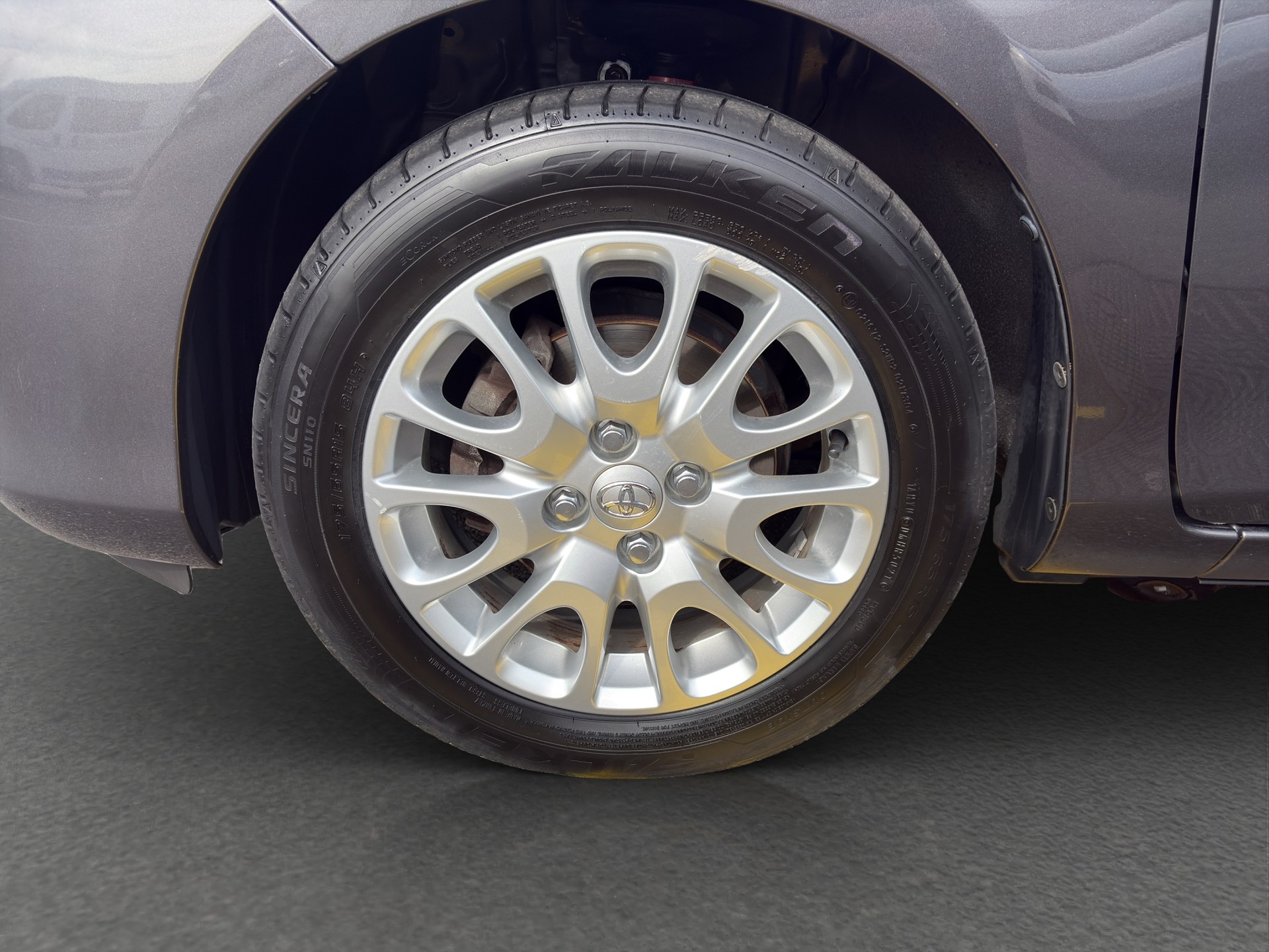 TOYOTA Yaris 1.33 Luna-image-20