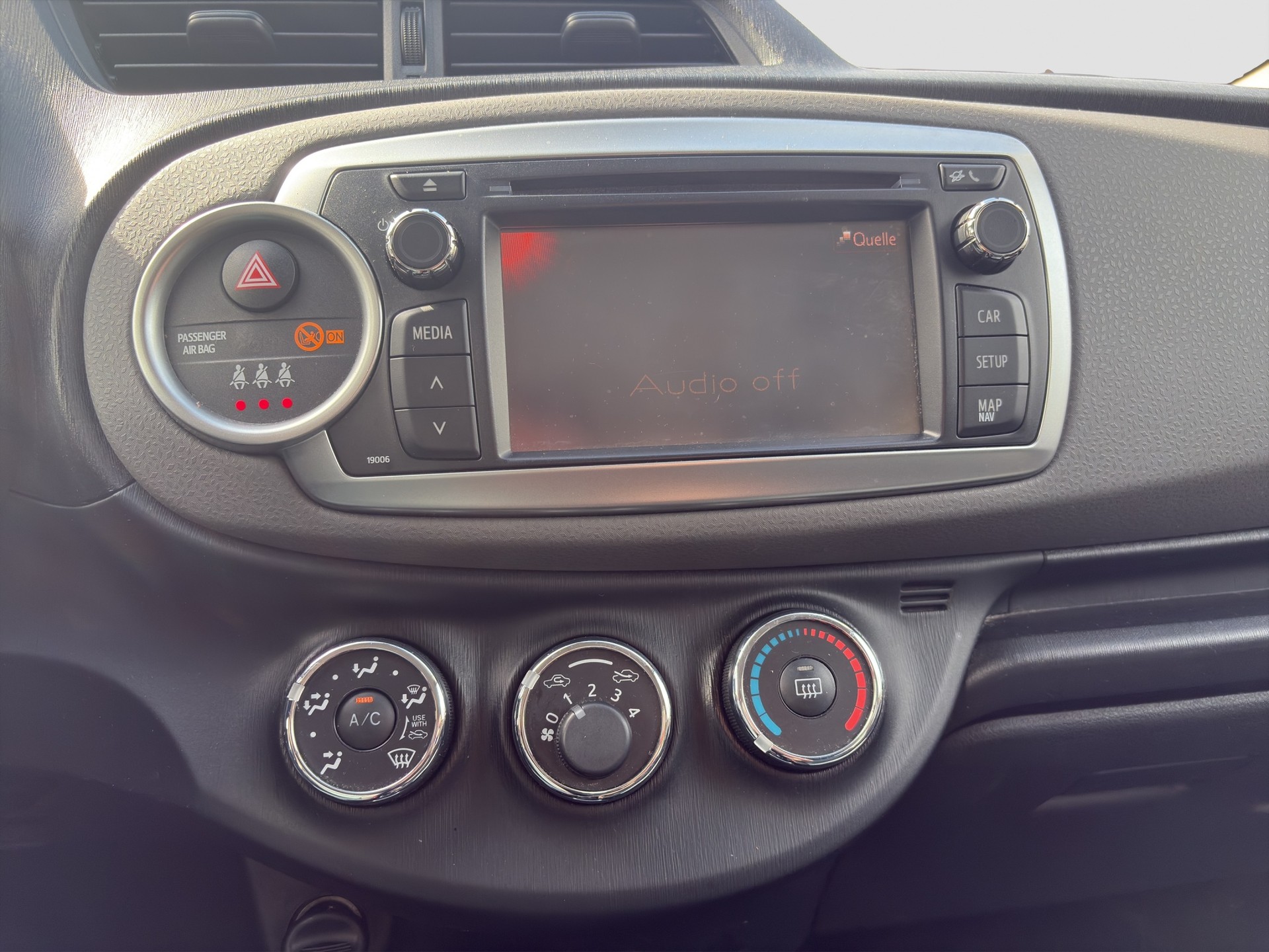 TOYOTA Yaris 1.33 Luna-image-13