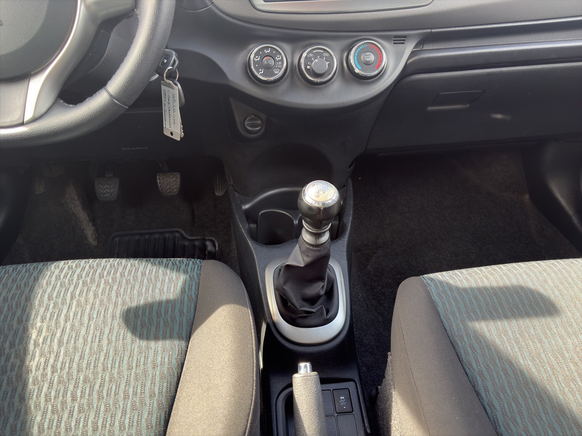 TOYOTA Yaris 1.33 Luna-image-12