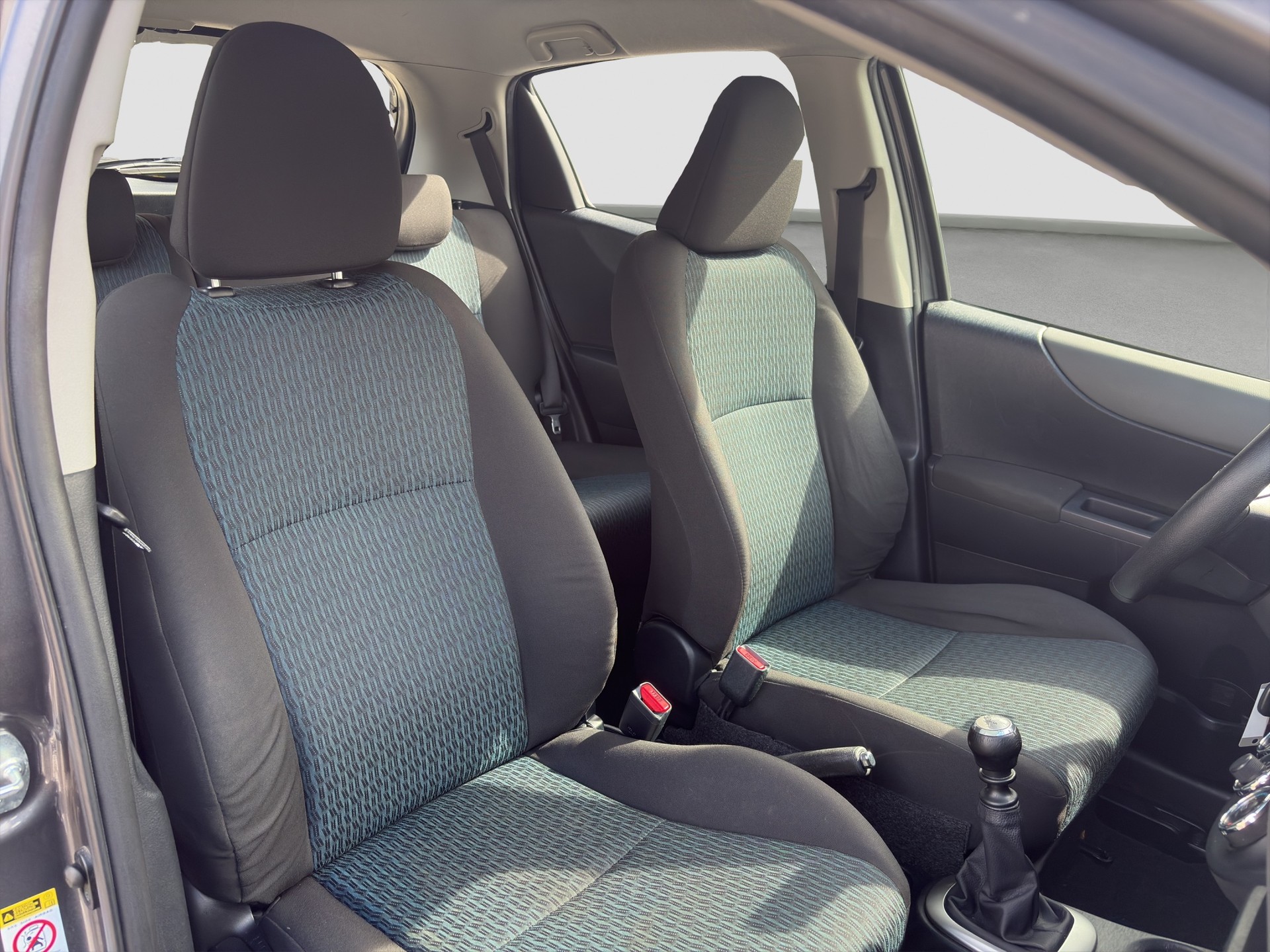 TOYOTA Yaris 1.33 Luna-image-15