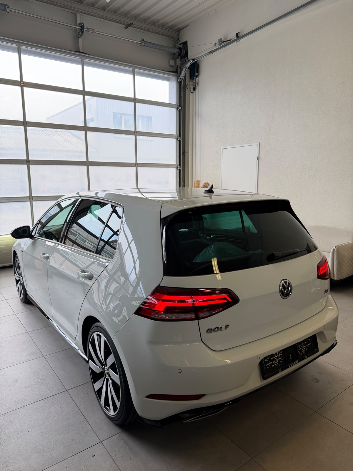 VW Golf 1.5 TSI EVO Highline DSG** R-LINE **-image-4
