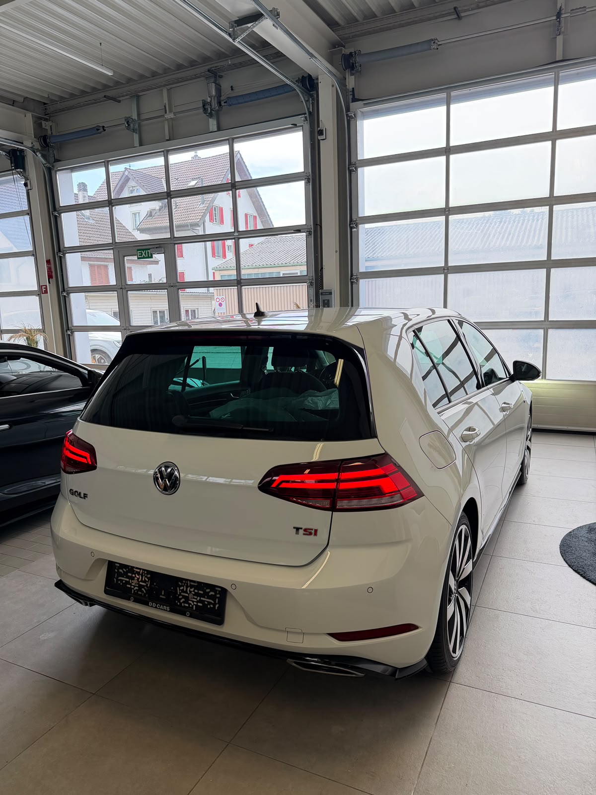 VW Golf 1.5 TSI EVO Highline DSG** R-LINE **-image-3