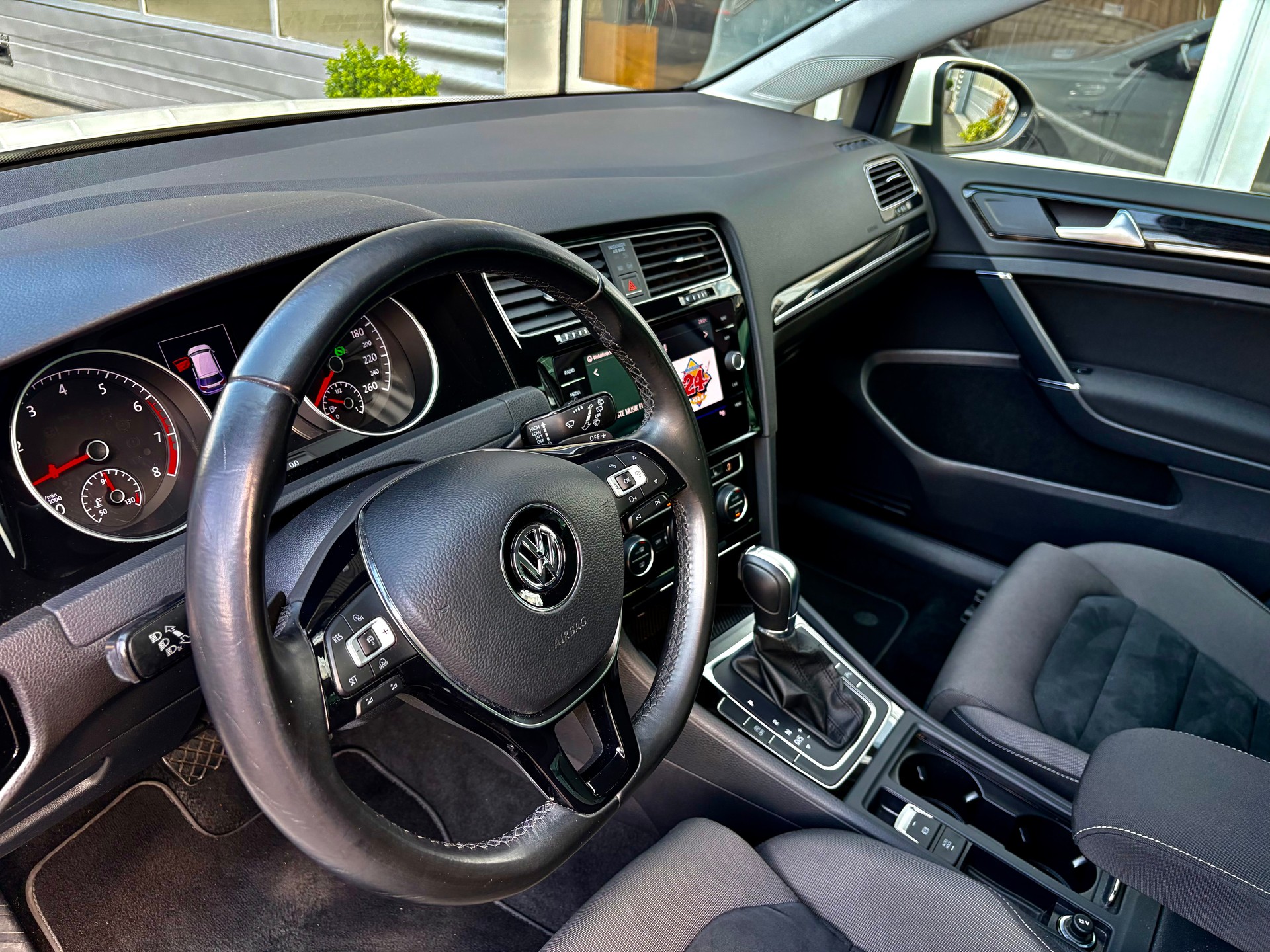 VW Golf 1.5 TSI EVO Highline DSG** R-LINE **-image-13