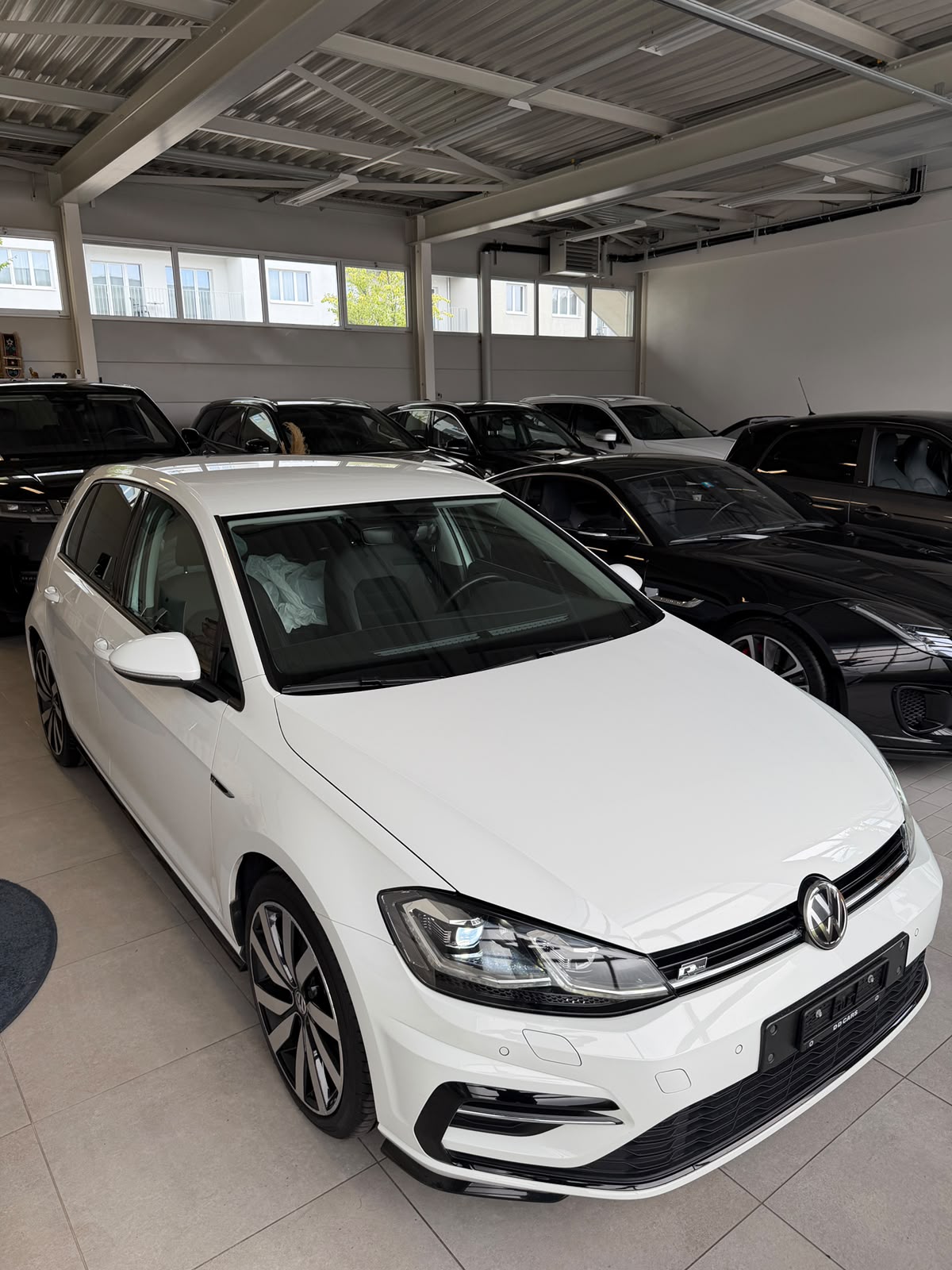 VW Golf 1.5 TSI EVO Highline DSG** R-LINE **-image-2