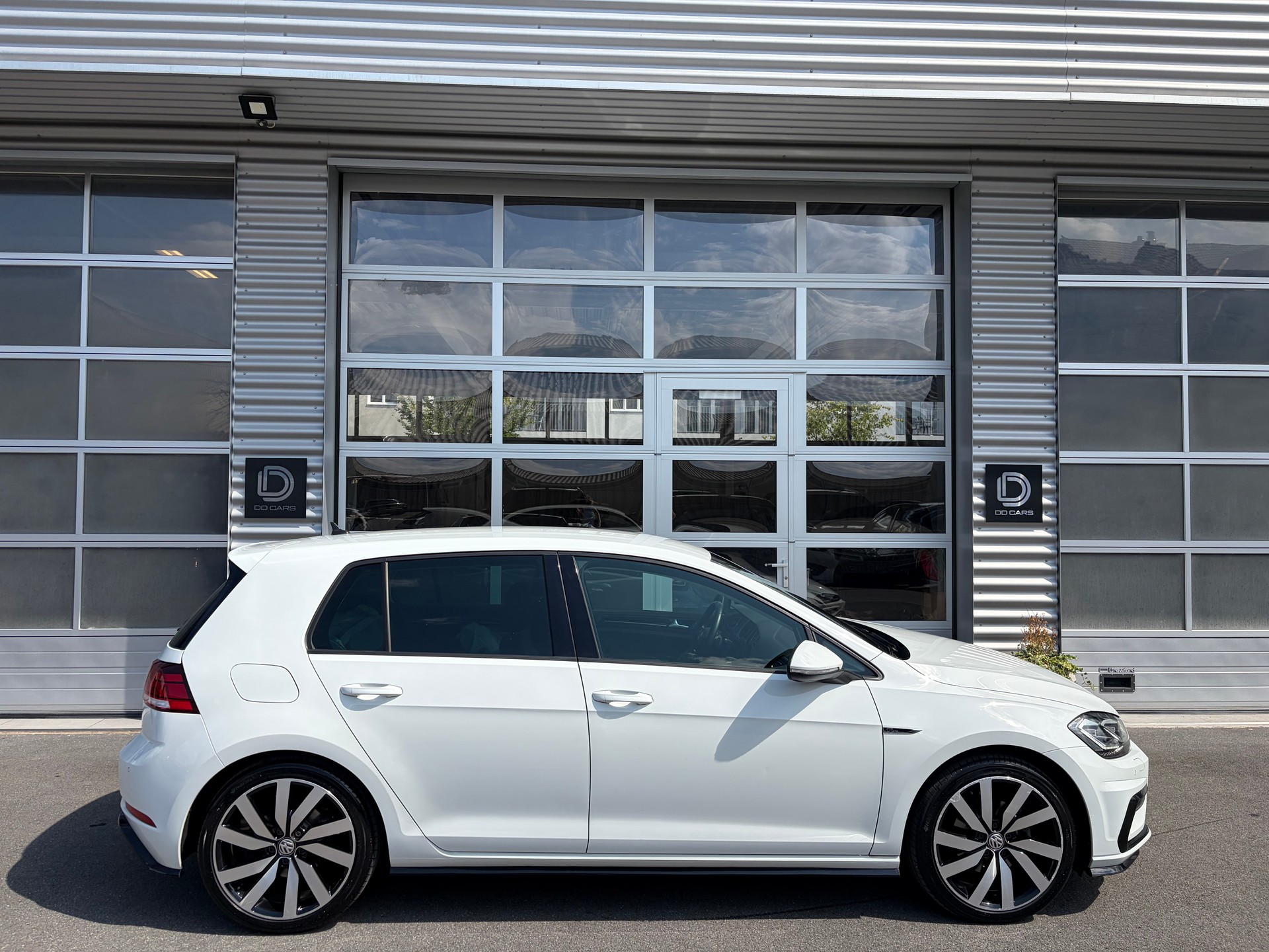 VW Golf 1.5 TSI EVO Highline DSG** R-LINE **-image-5
