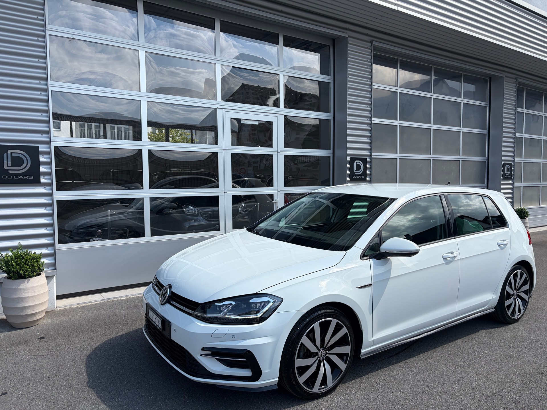 VW Golf 1.5 TSI EVO Highline DSG** R-LINE **-image-7