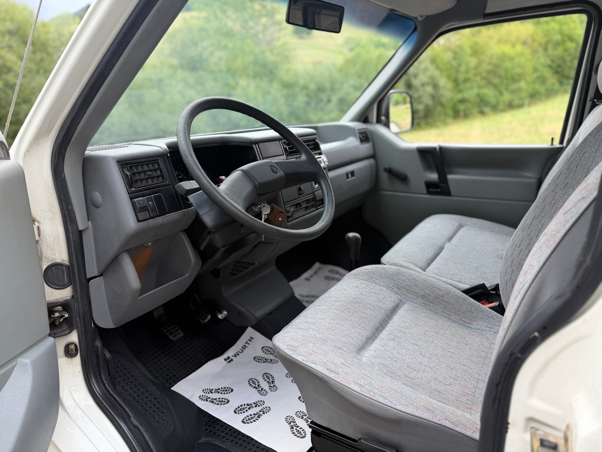 VW T4 2.0 Caravelle Benzin Frish Ab Mfk 130.000km-image-14