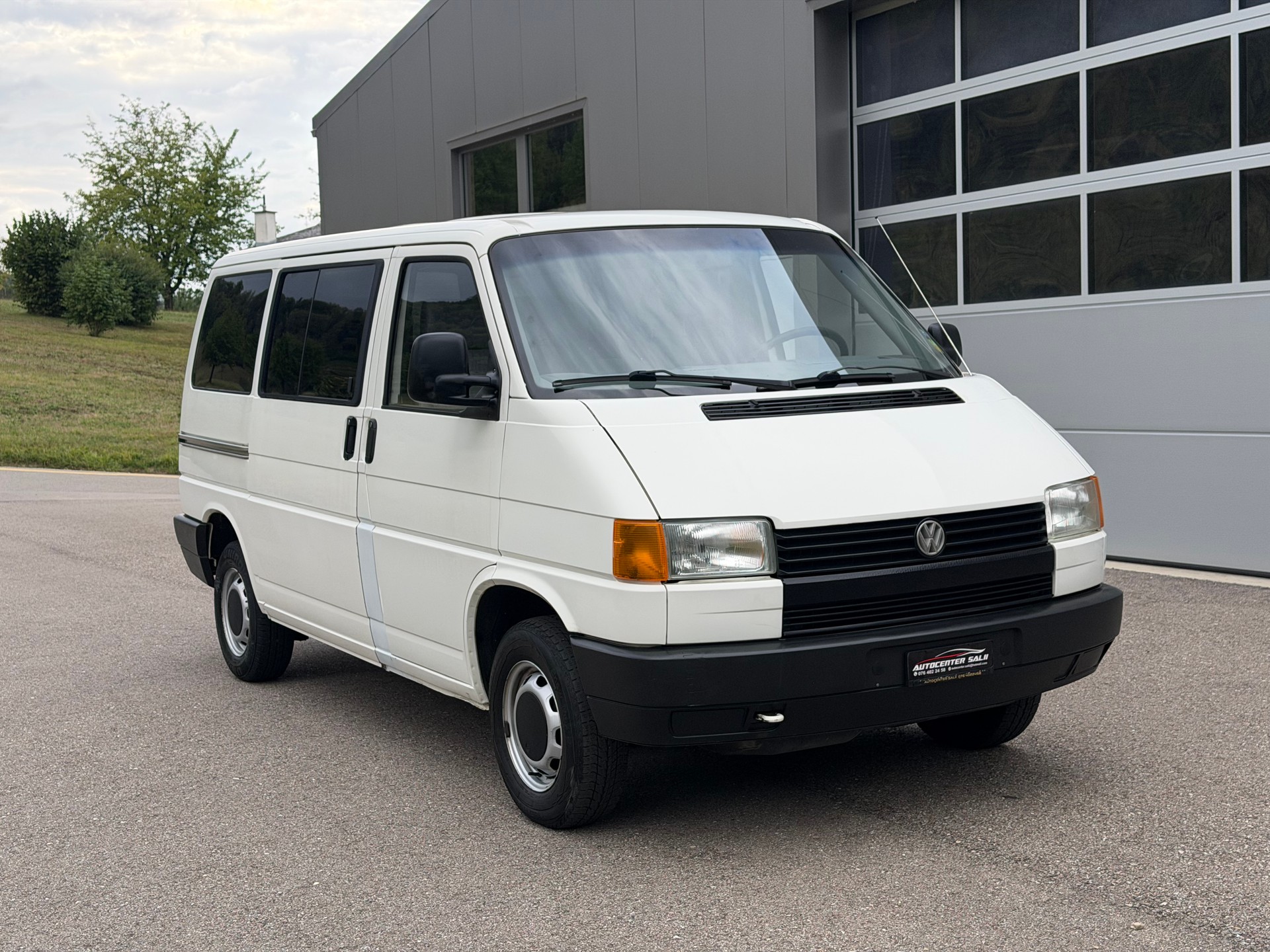 VW T4 2.0 Caravelle Benzin Frish Ab Mfk 130.000km-image-1