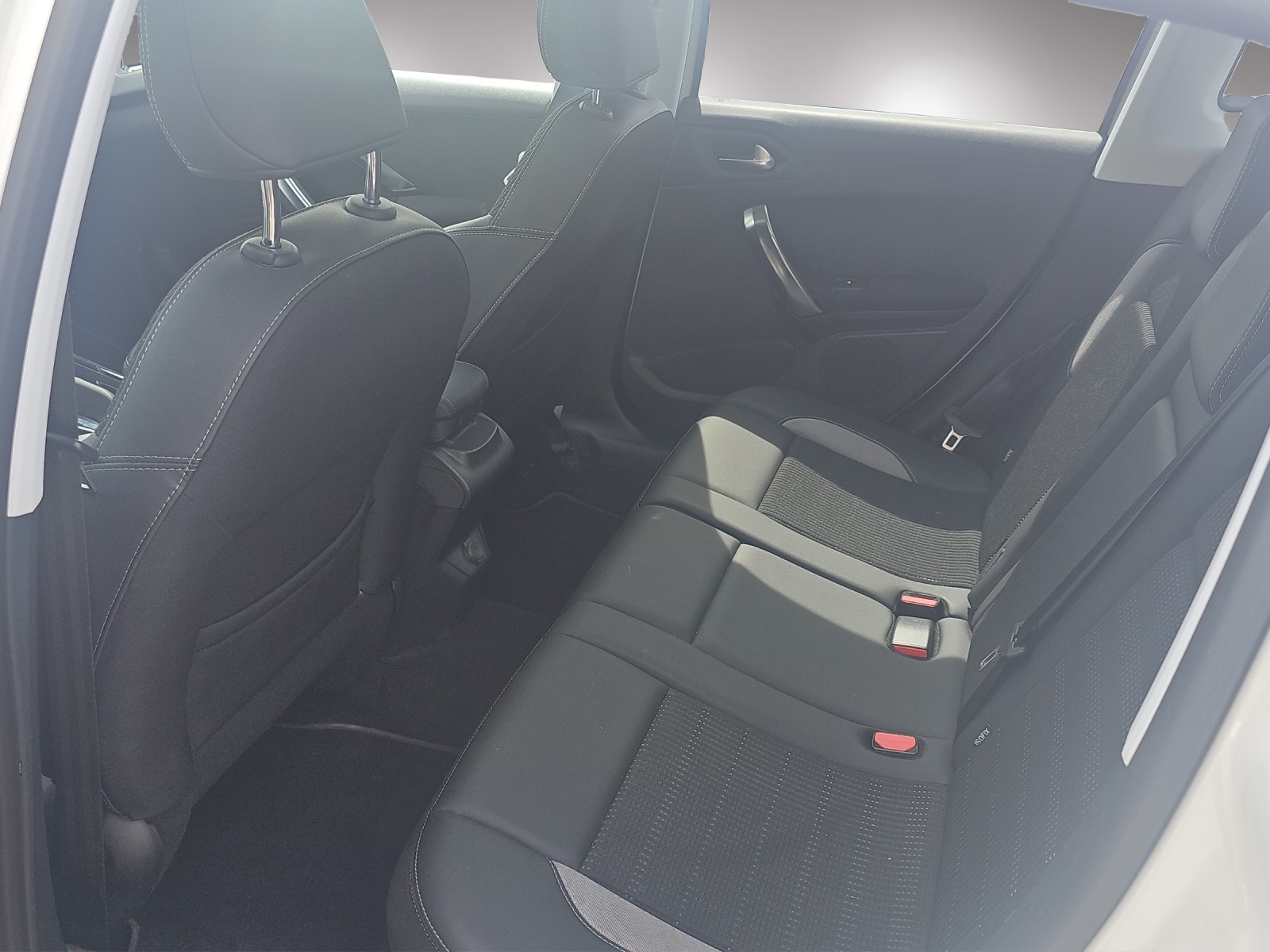 PEUGEOT 2008 1.2 PureTech 110 Allure S/S-image-6