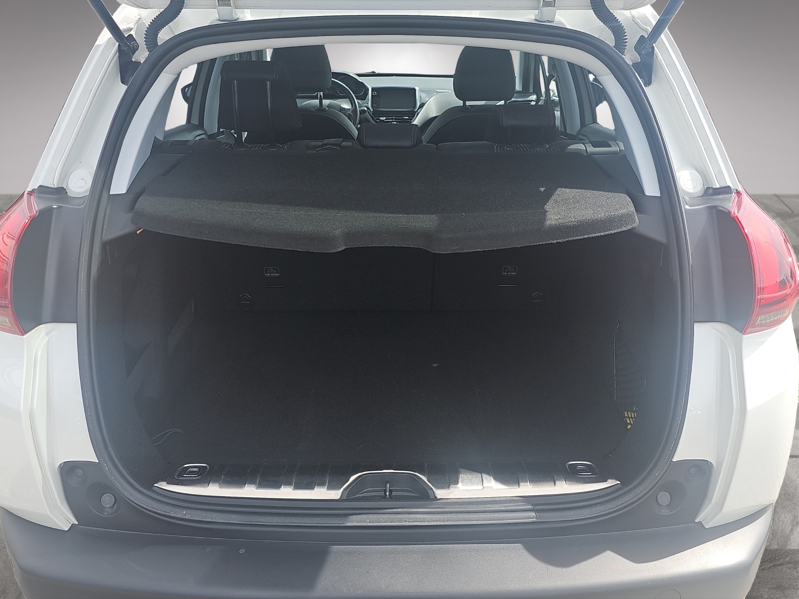 PEUGEOT 2008 1.2 PureTech 110 Allure S/S-image-7