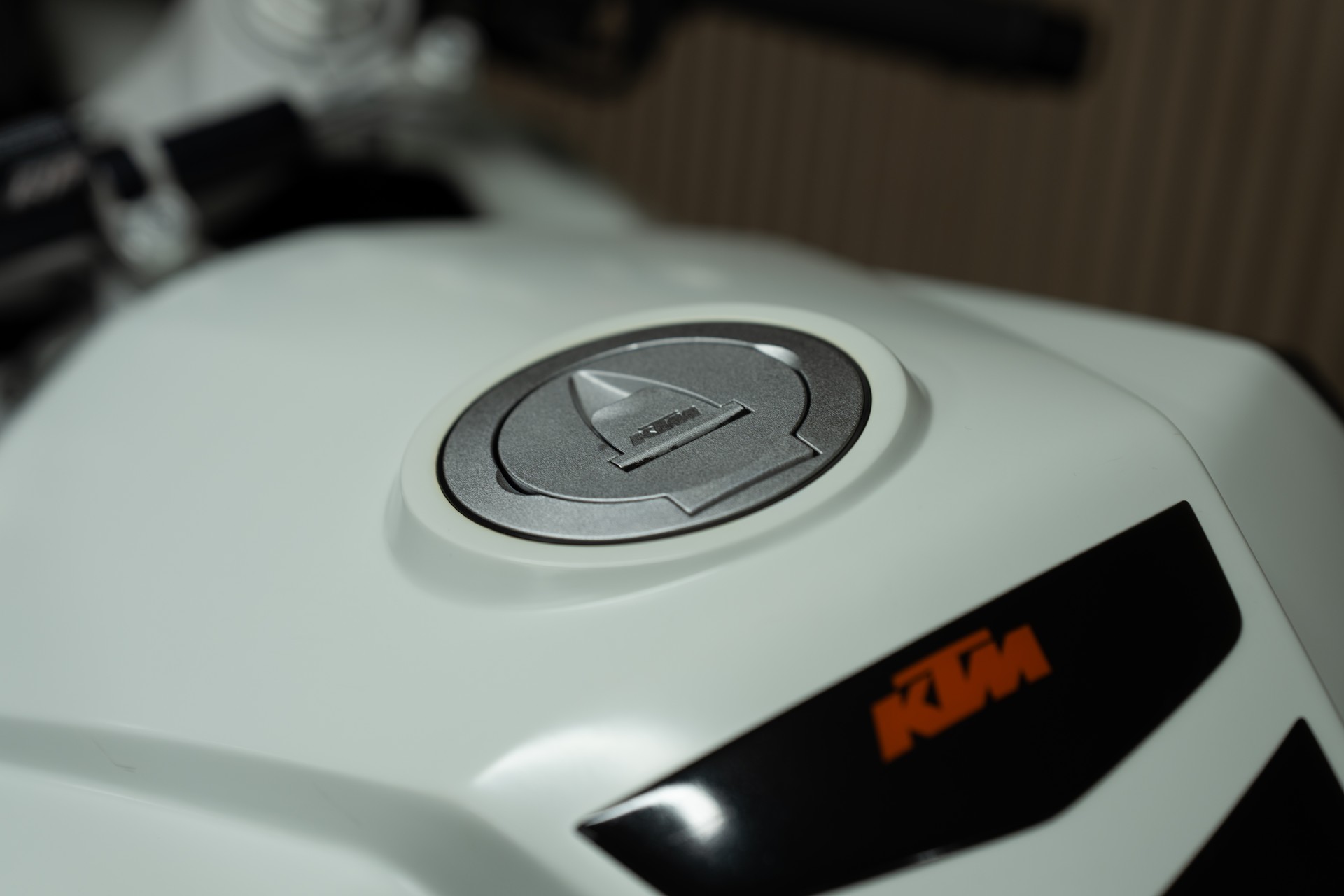 KTM 1190 RC8-showroom-element-3