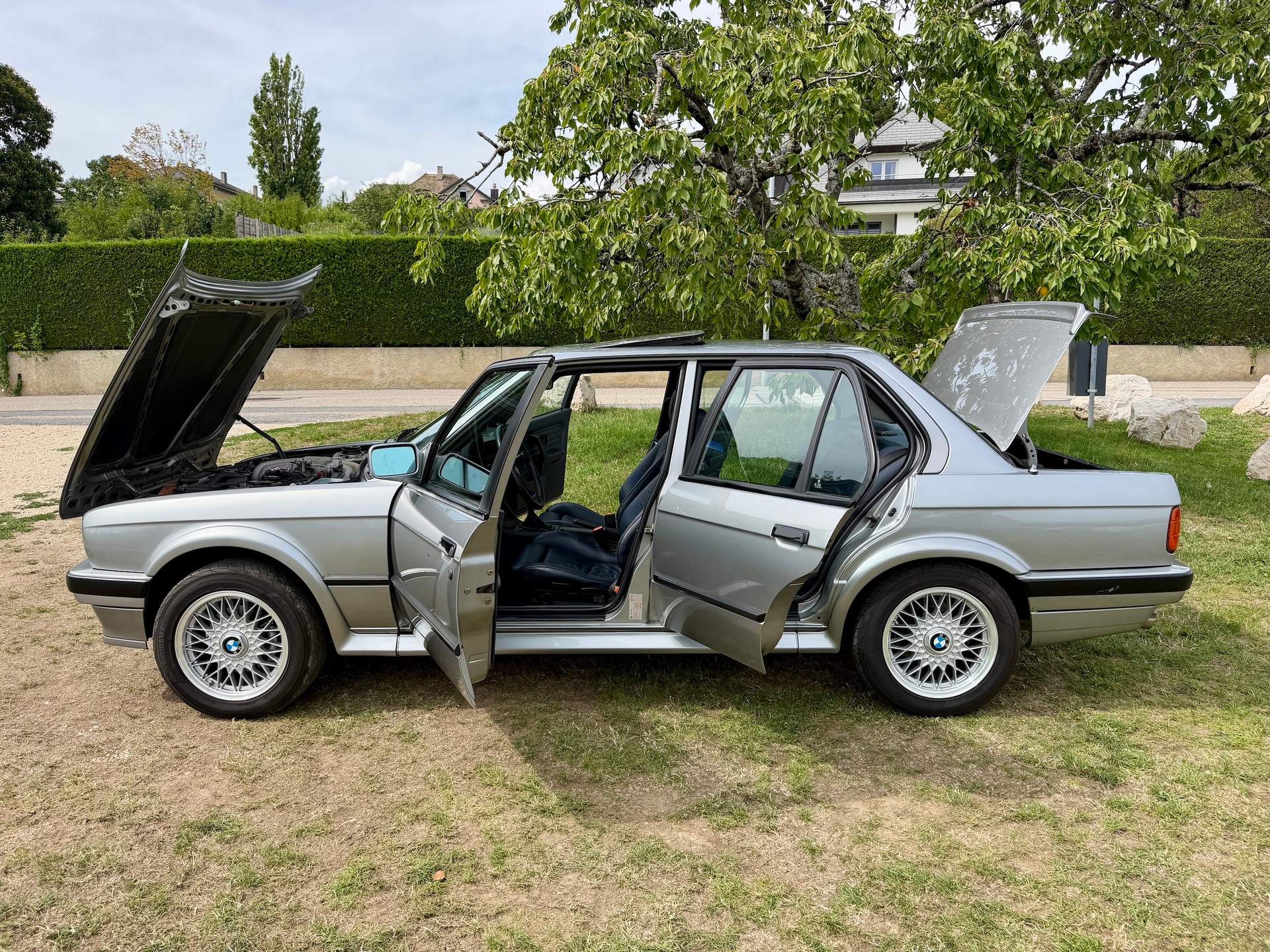 BMW 325iX-image-14