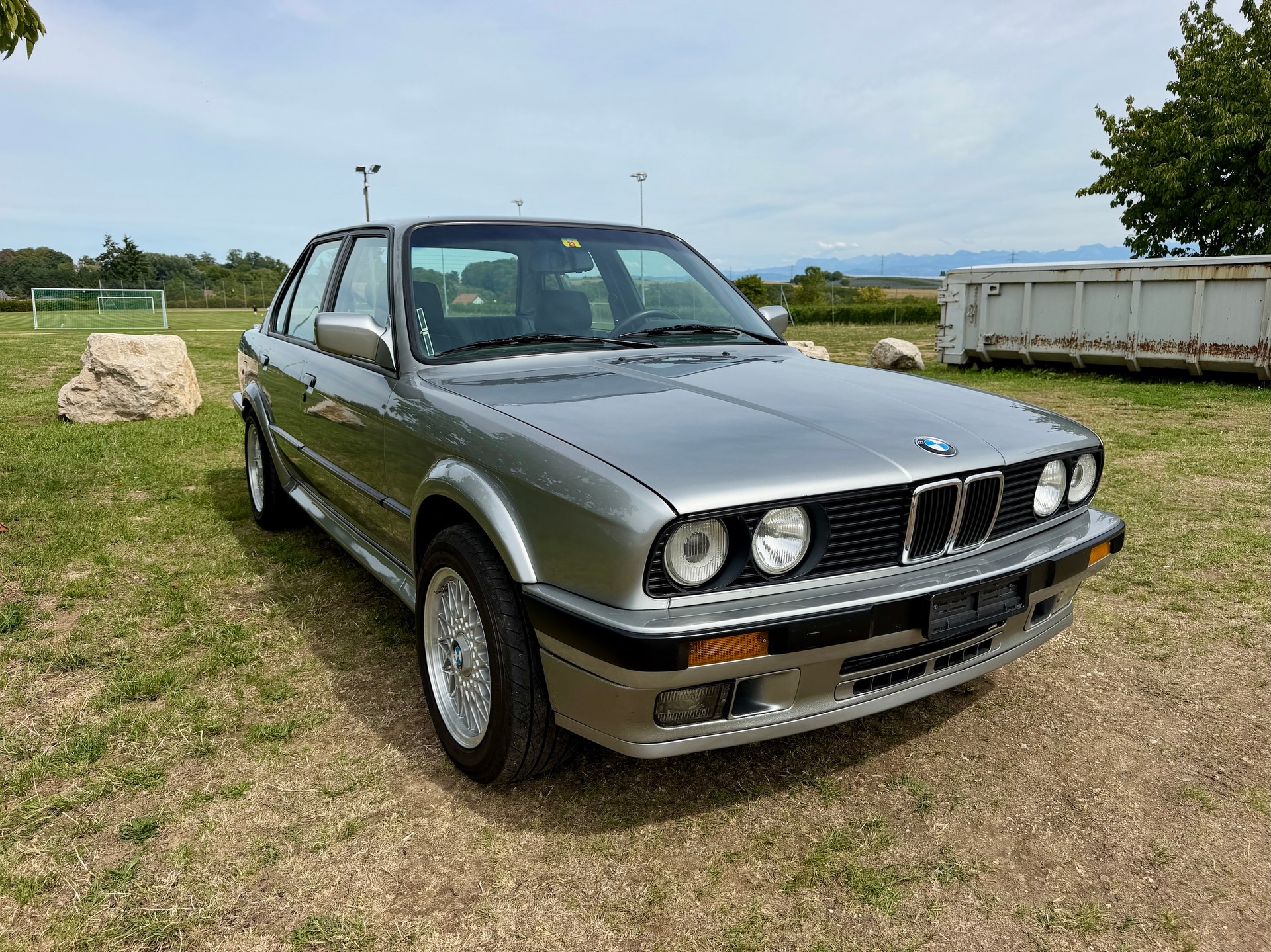 BMW 325iX-image-2