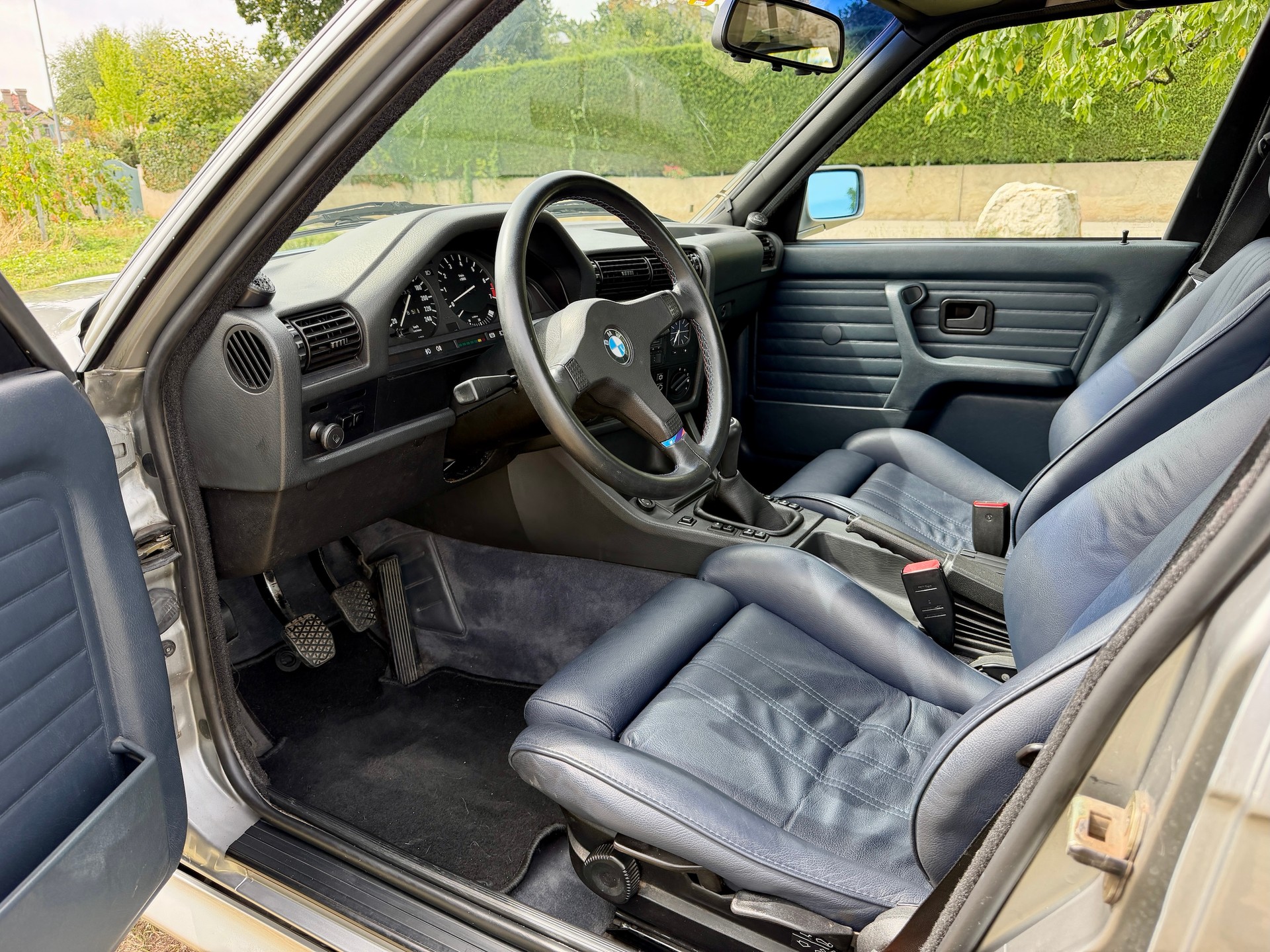 BMW 325iX-image-7