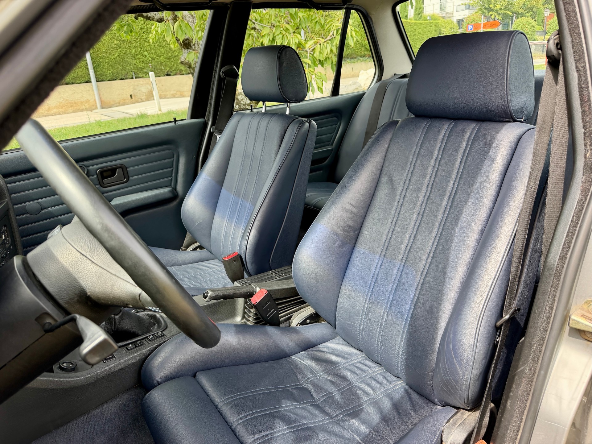 BMW 325iX-image-8