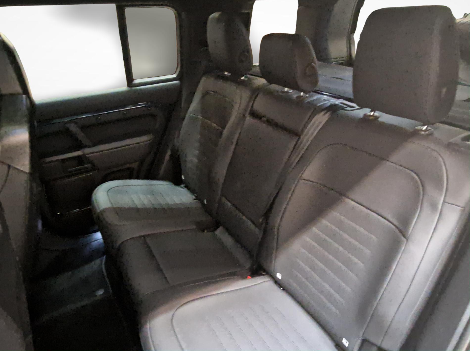 LAND ROVER Defender 110 4.4 V8 Octa-image-10