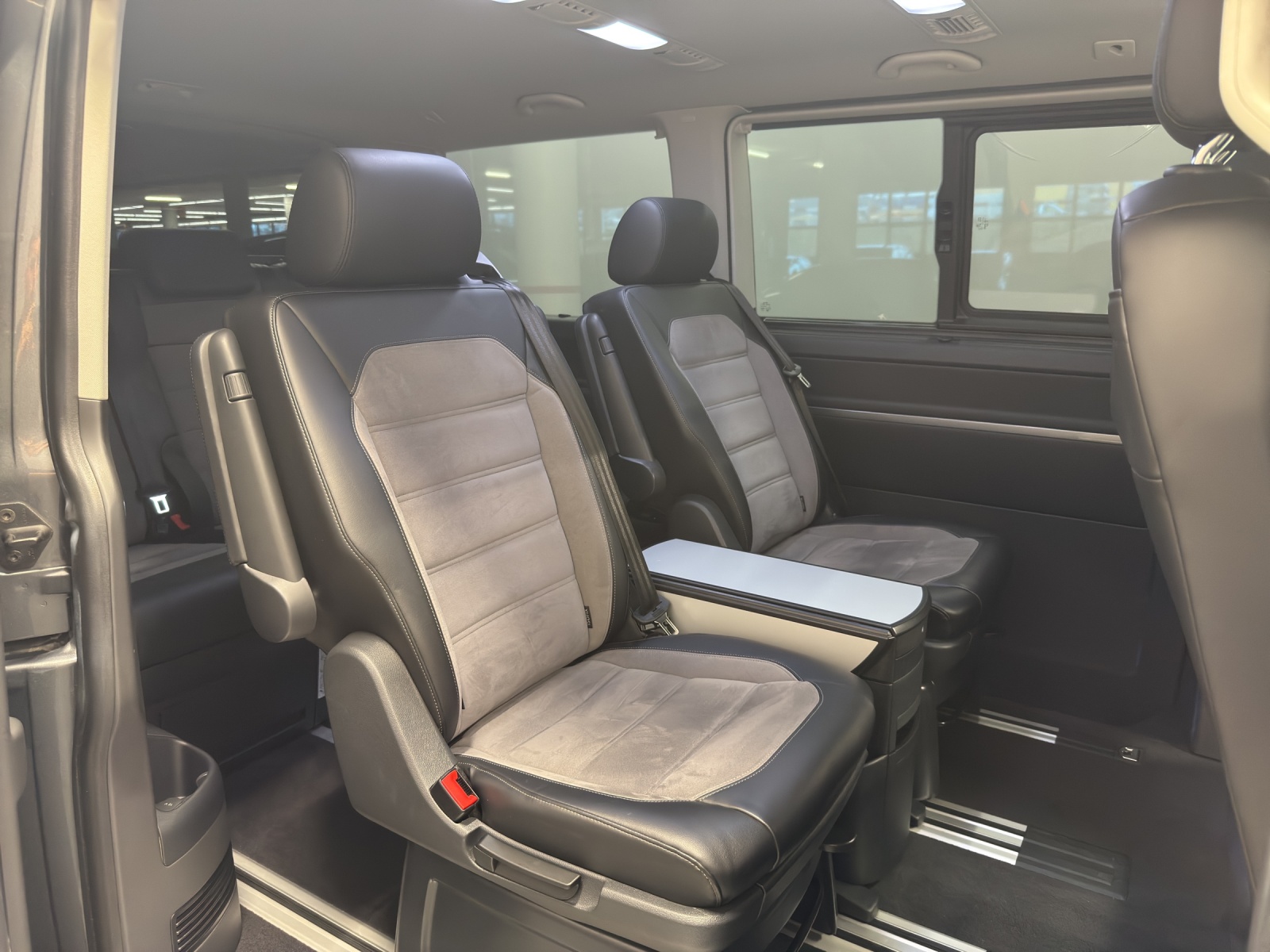 VW T6.1 Multivan 2.0 TDI 150 Highline DSG-image-9