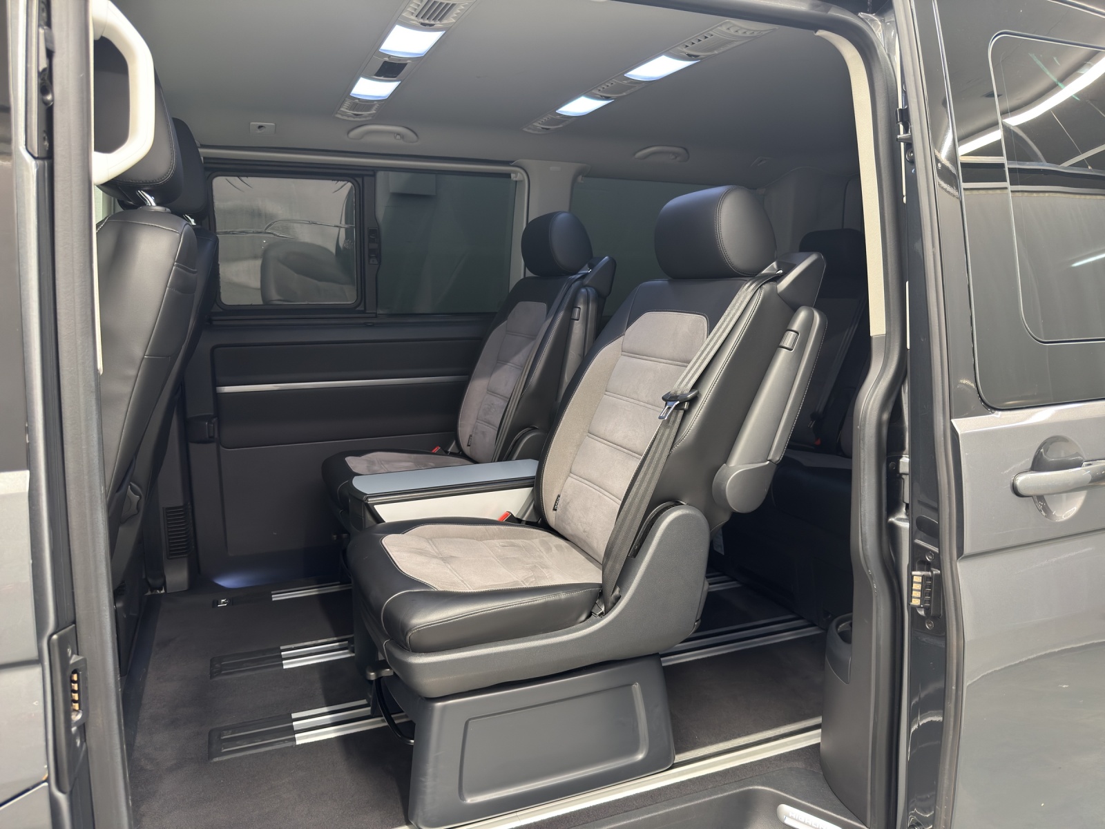 VW T6.1 Multivan 2.0 TDI 150 Highline DSG-image-12
