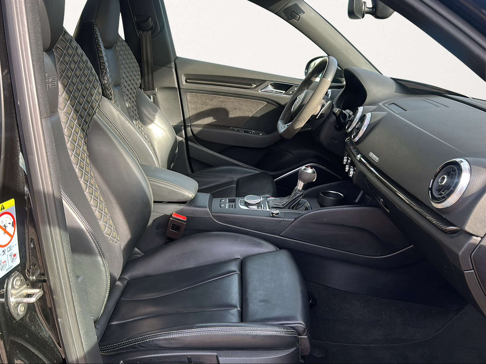 AUDI RS3 Sportback 2.5 TSI quattro S-tronic-image-8