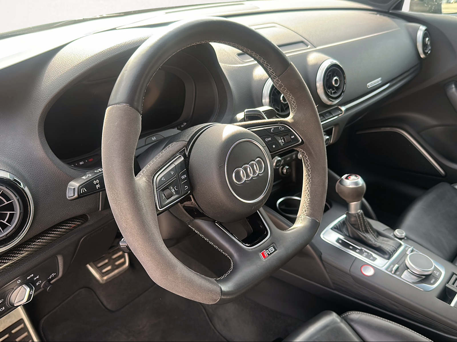 AUDI RS3 Sportback 2.5 TSI quattro S-tronic-image-2